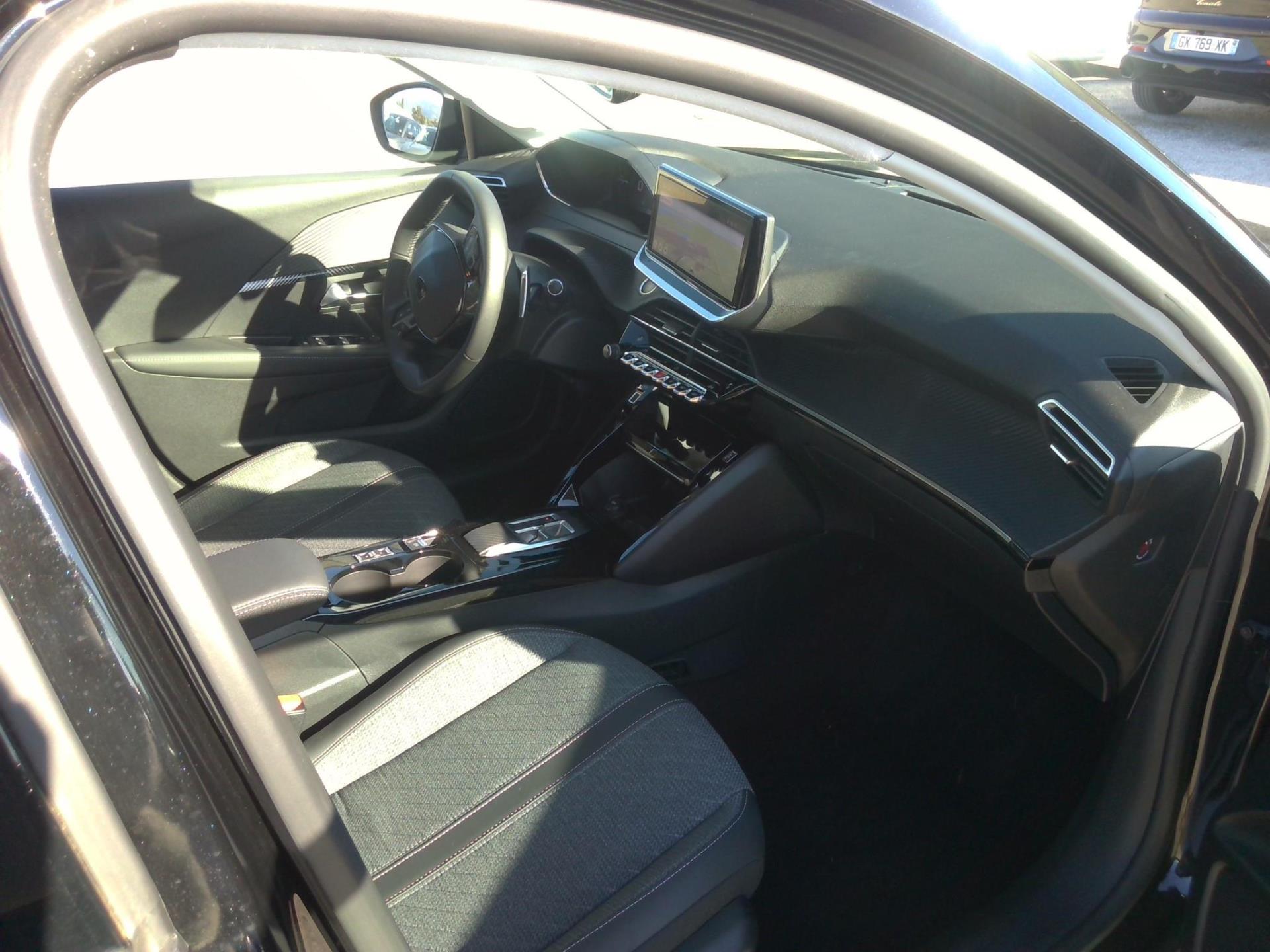 Peugeot 208 Hybrid 100 e-DCS6 Allure 2024
