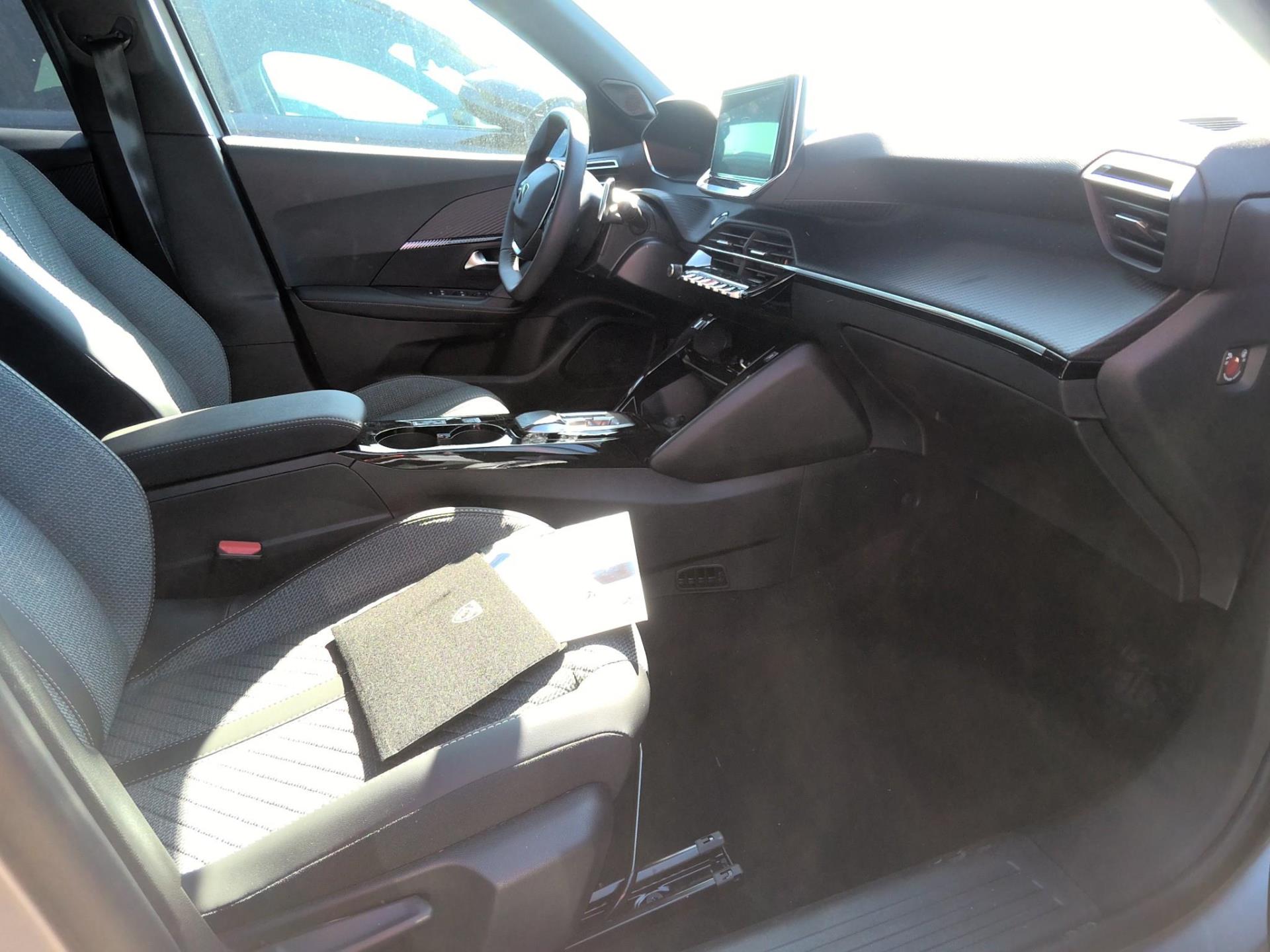 Peugeot 2008 Hybrid 145 e-DCS6 Allure 2025