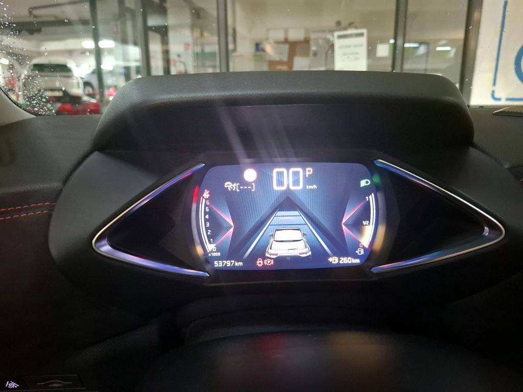 DS DS3 Crossback PureTech 130 EAT8 Ines de la Fressange Paris 2021