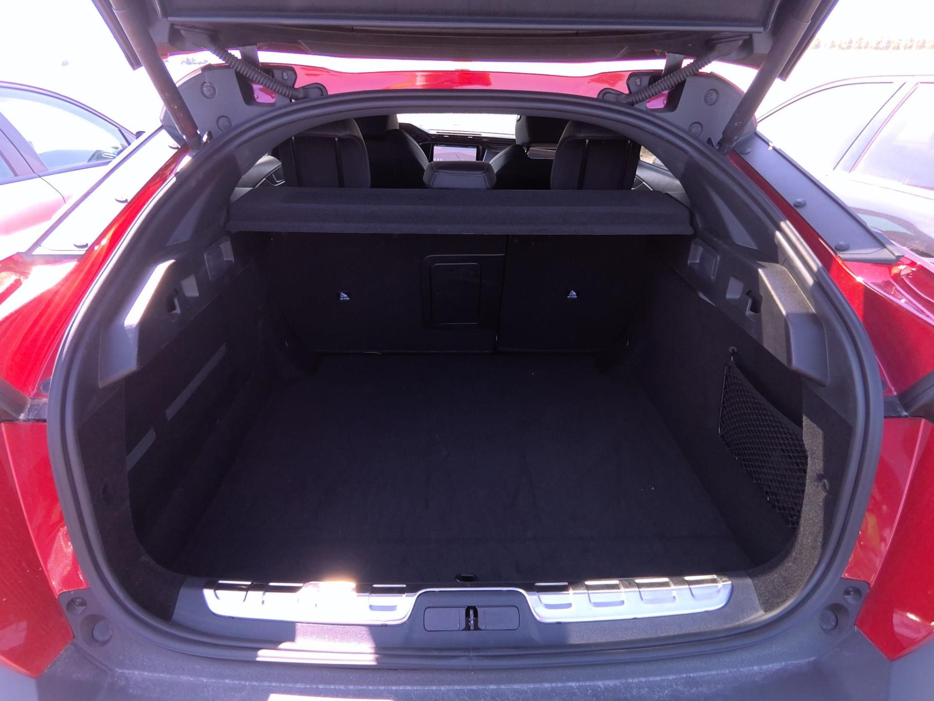 Peugeot 408 Hybrid 136 e-DCS6 GT 2025