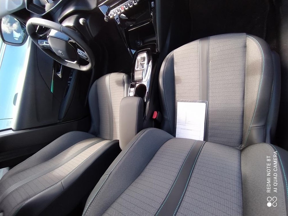 Foto Peugeot e-208 12