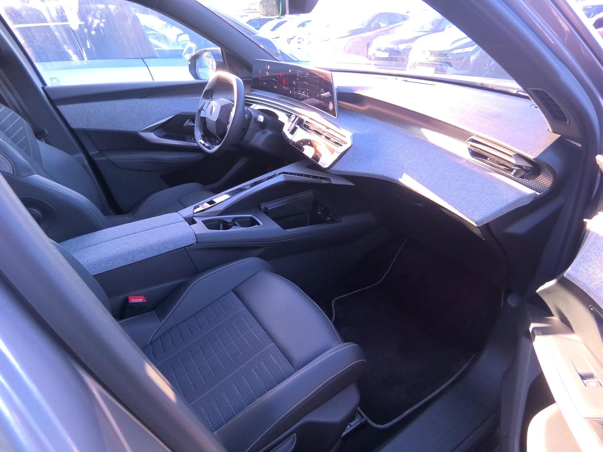 Peugeot 5008 Hybrid 136 e-DCS6 GT 2025