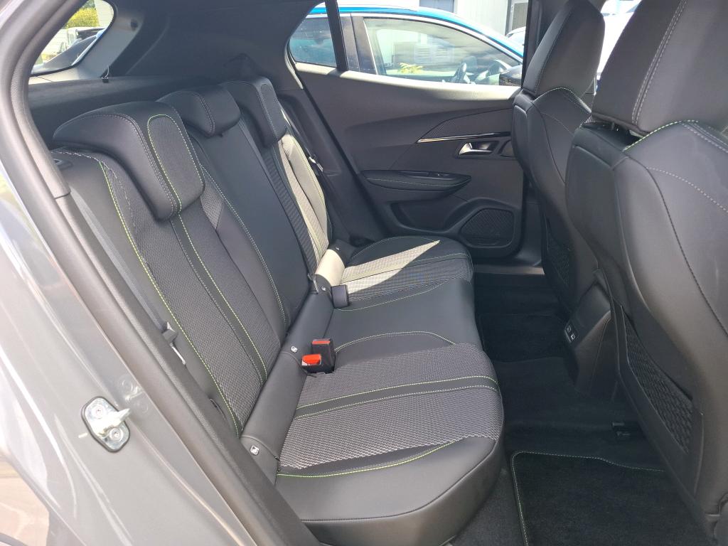 Peugeot 2008 Hybrid 145 e-DCS6 GT 2025