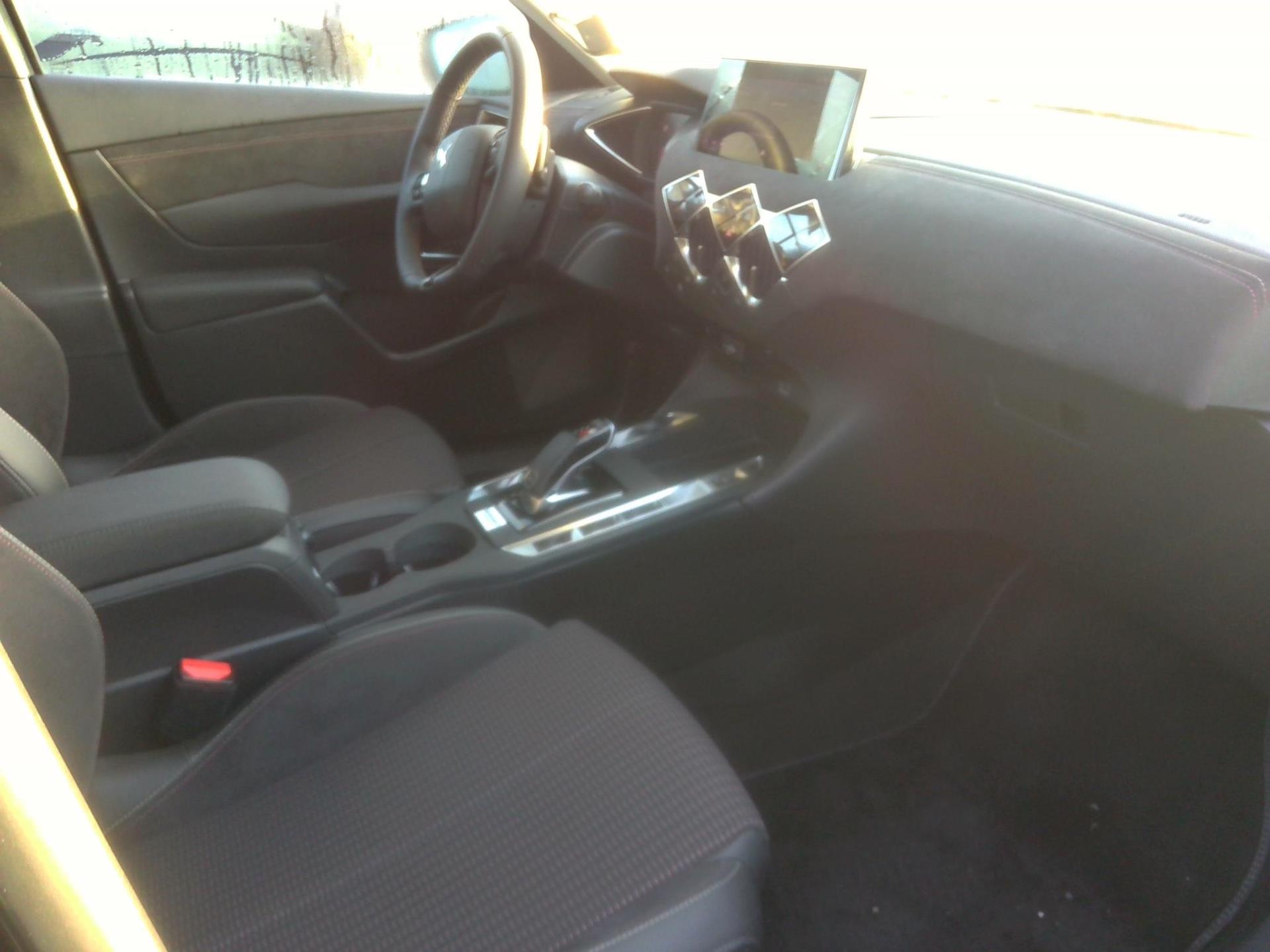 DS DS3 Crossback PureTech 130 EAT8 Performance Line+ 2023