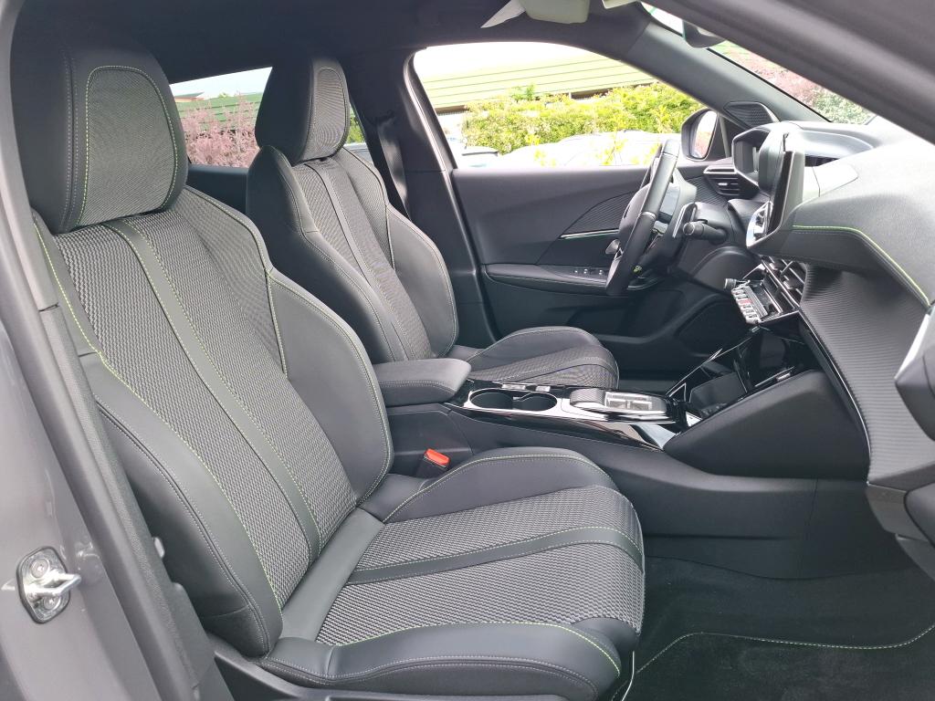 Peugeot 2008 PureTech 130 S&S EAT8 GT 2024