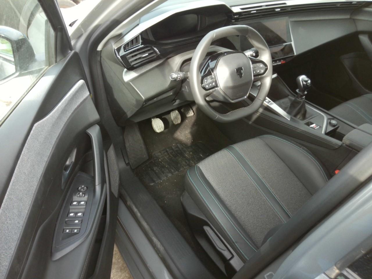Peugeot 308 308 5p Allure Gasolina 130 S&S 6 Vel. MAN