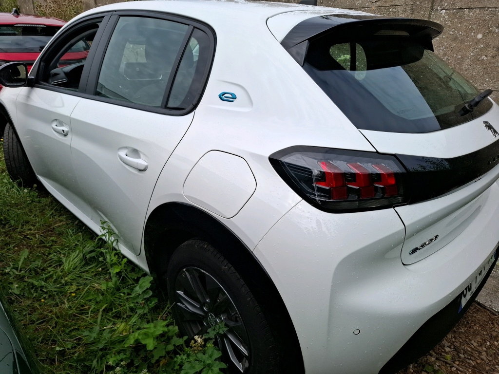 Peugeot 208 ELECTRIQUE 50 KWH 136 ACTIVE BUSINESS R 2023