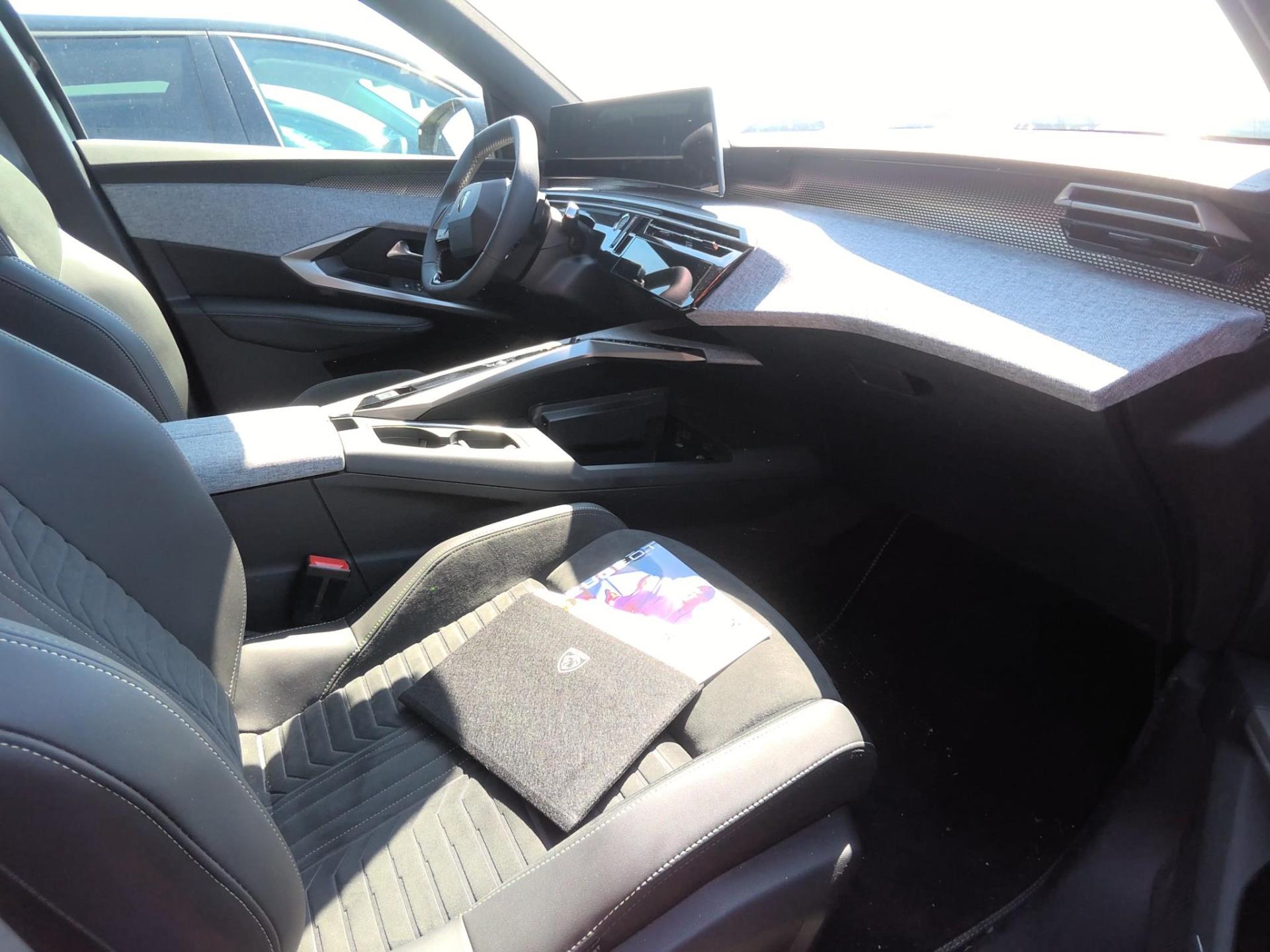 Peugeot 3008 Hybrid 145 e-DCS6 GT 2025