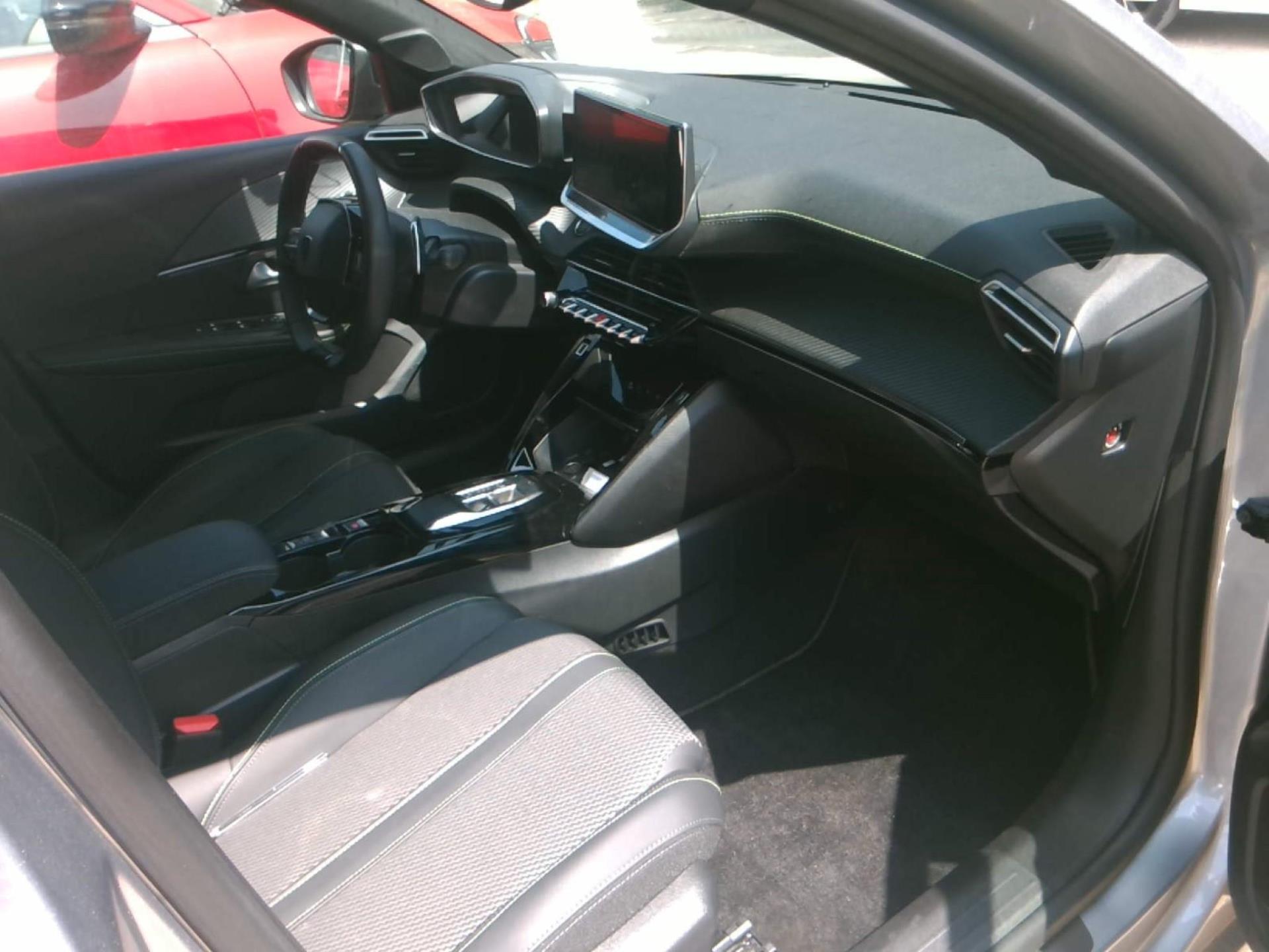 Peugeot 208 Hybrid 110 e-DCS6 GT 2025