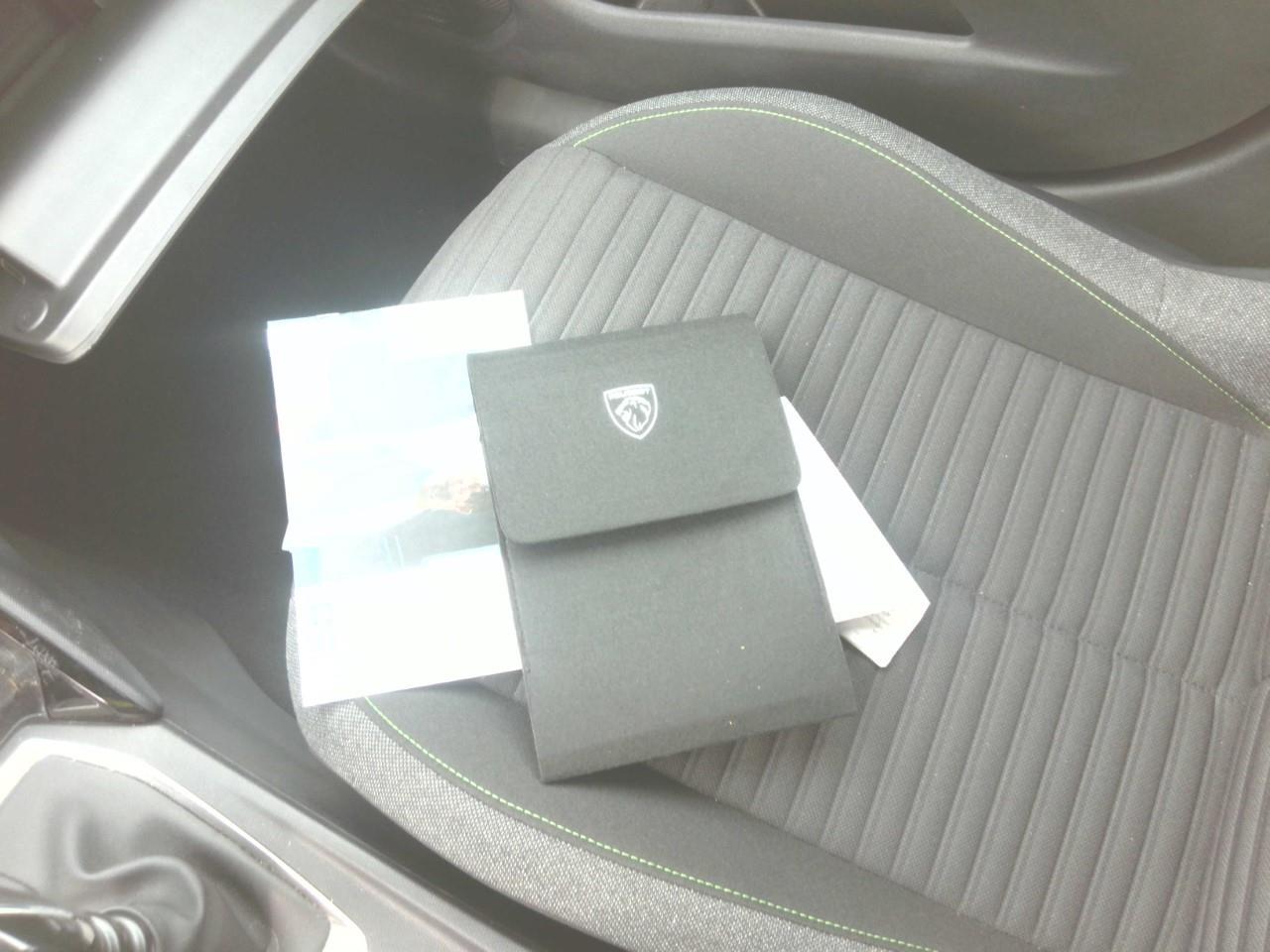 Foto Peugeot 208 13