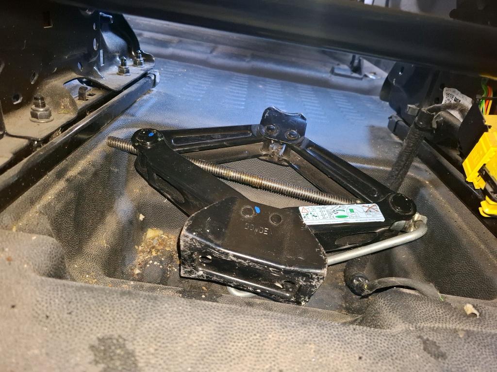 Citroen BERLINGO CA XL BLUEHDI 100 S&S BVM5 CONTROL 2020