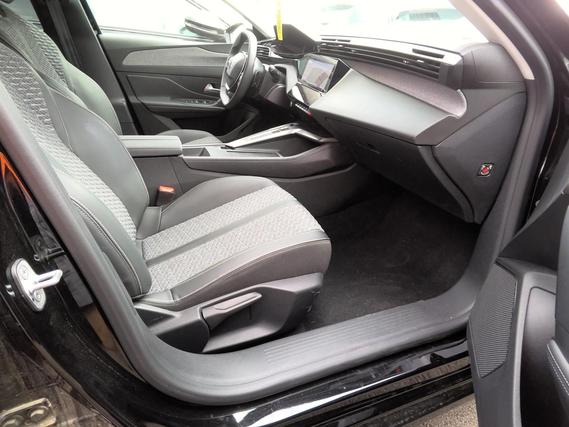Peugeot 308 SW Hybrid 145 e-DCS6 Allure 2026