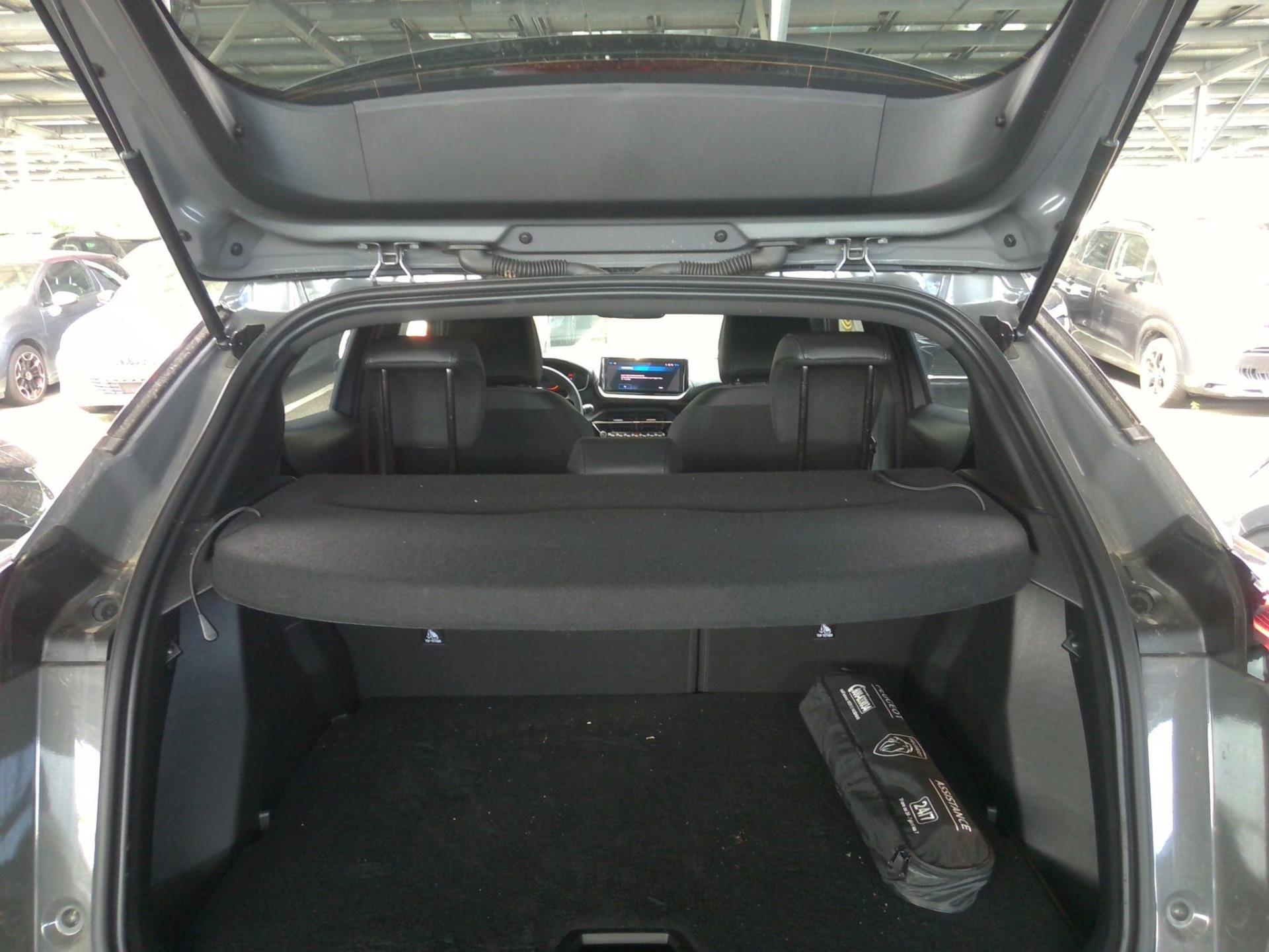 Peugeot 2008 Hybrid 145 e-DCS6 Allure 2025