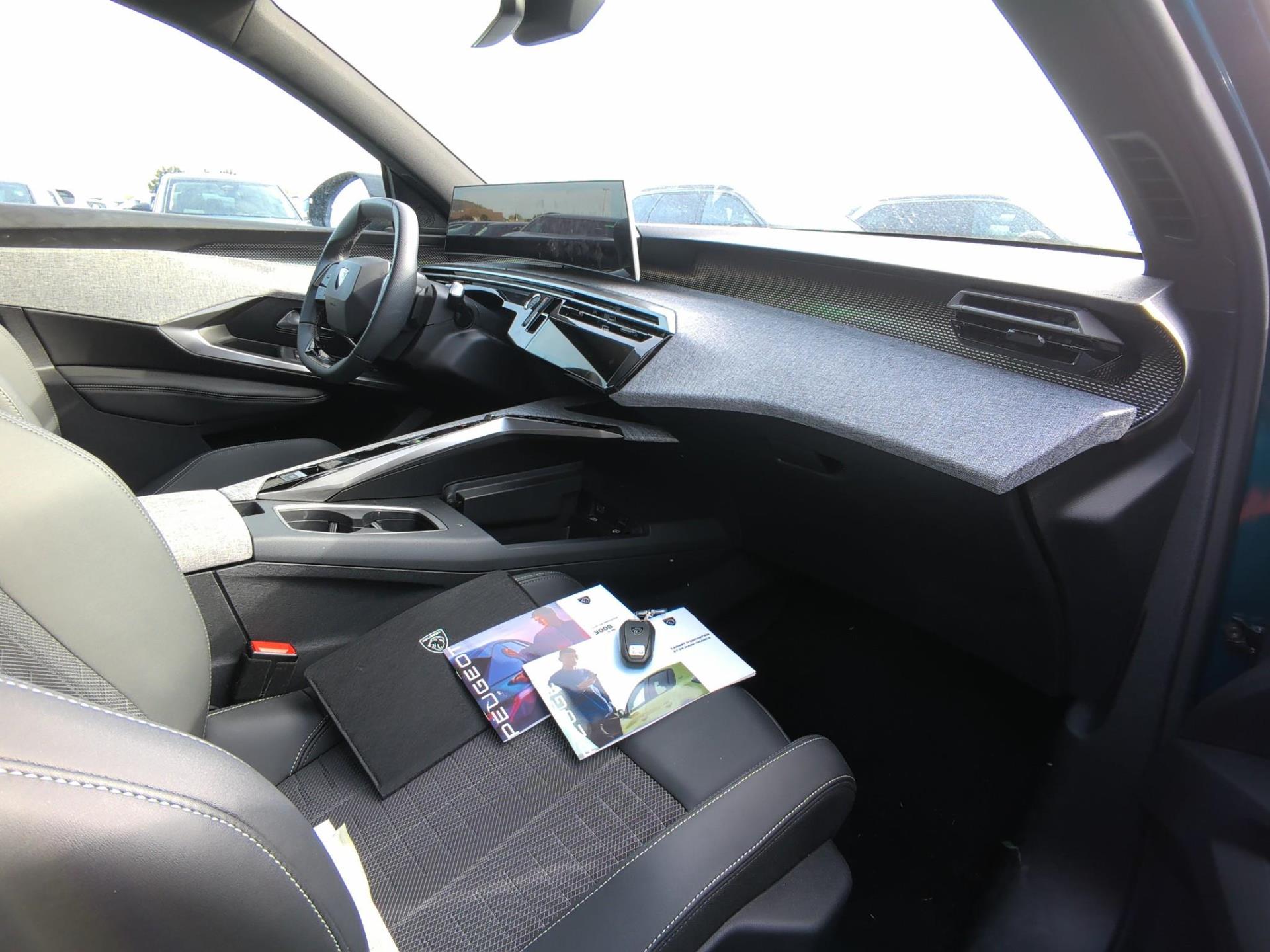 Peugeot 3008 Hybrid 145 e-DCS6 GT 2025