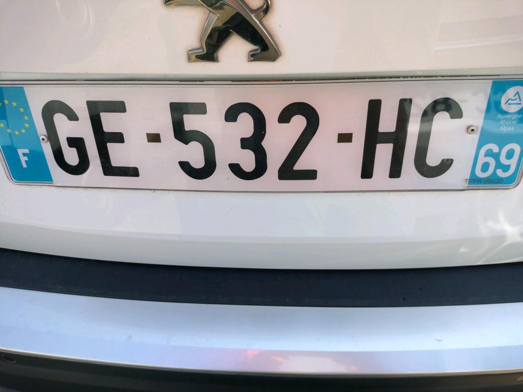 Peugeot 2008 BlueHDi 130 S&S EAT8 Allure 2022