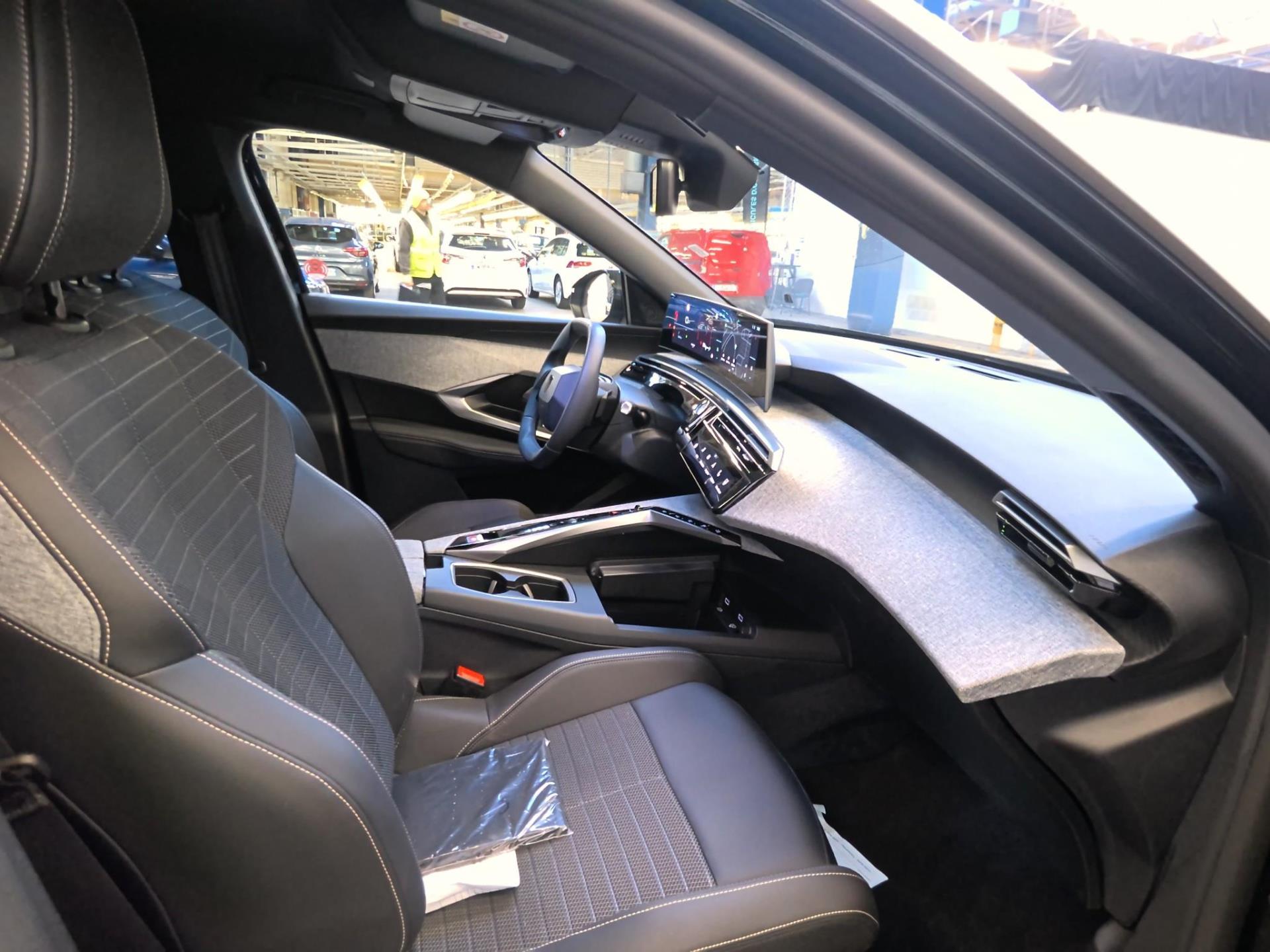 Peugeot 3008 Hybrid 136 e-DCS6 Allure 2024