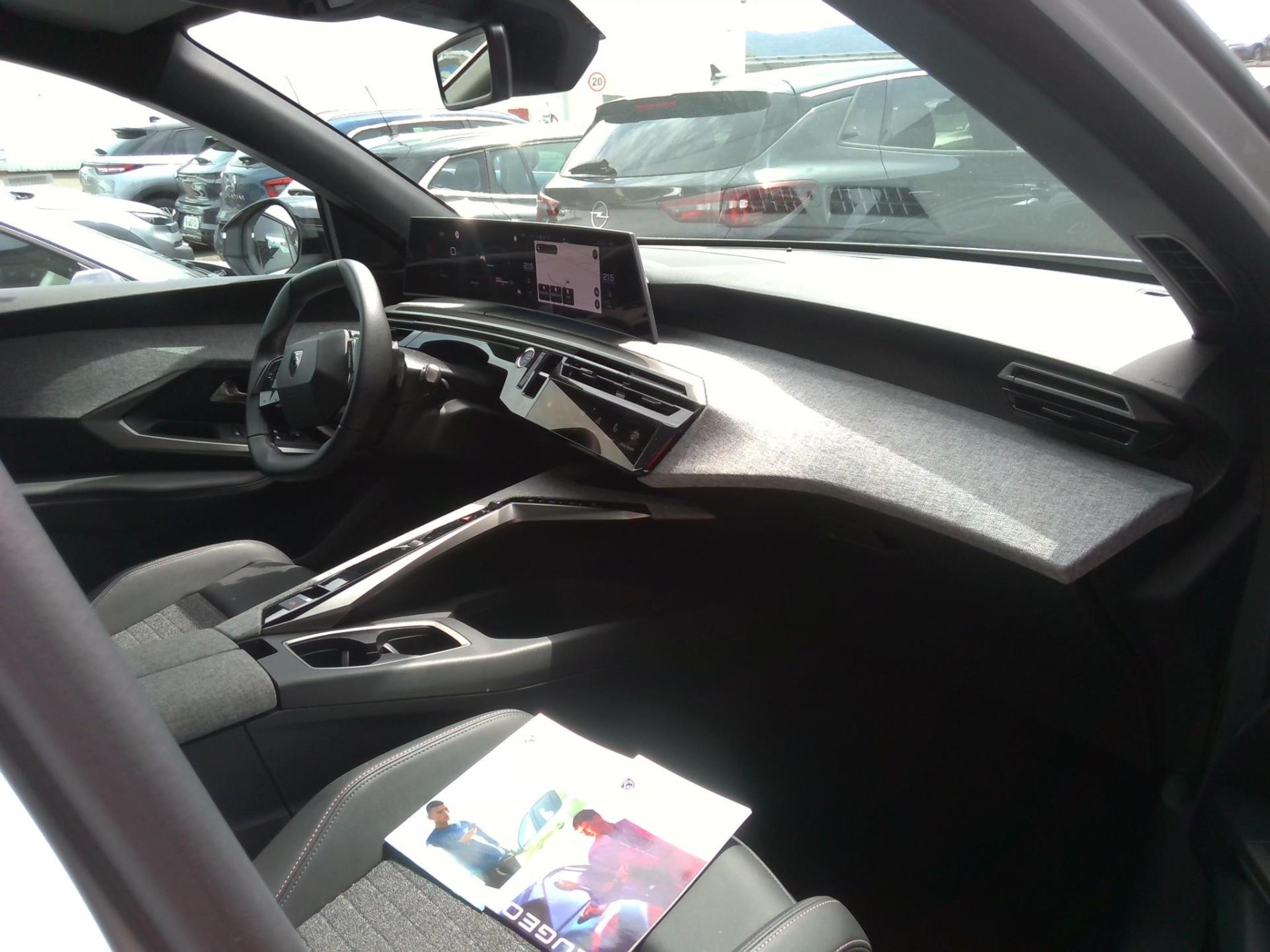 Peugeot 3008 Hybrid 145 e-DCS6 Allure 2025