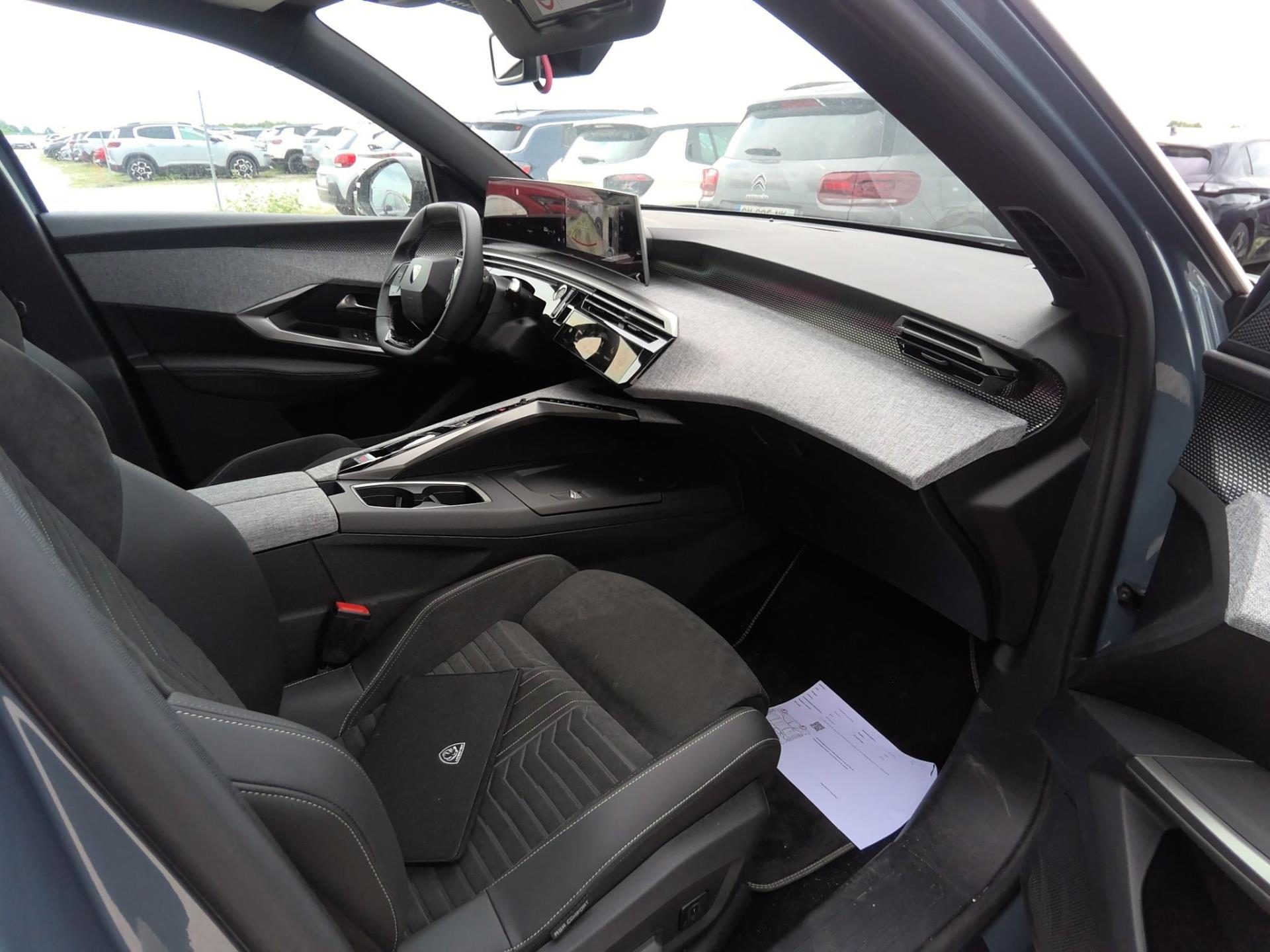 Peugeot 5008 Hybrid 136 e-DCS6 GT 2025