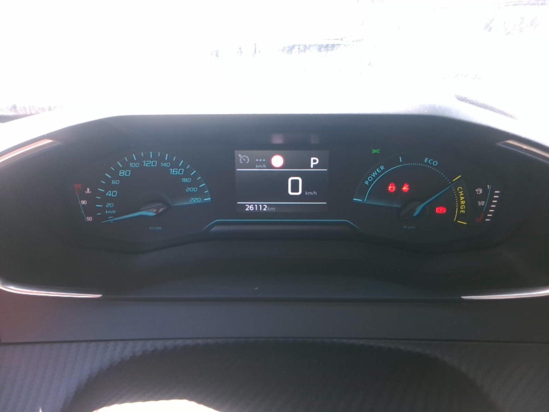 Peugeot 2008 Hybrid 145 e-DCS6 Style 2025