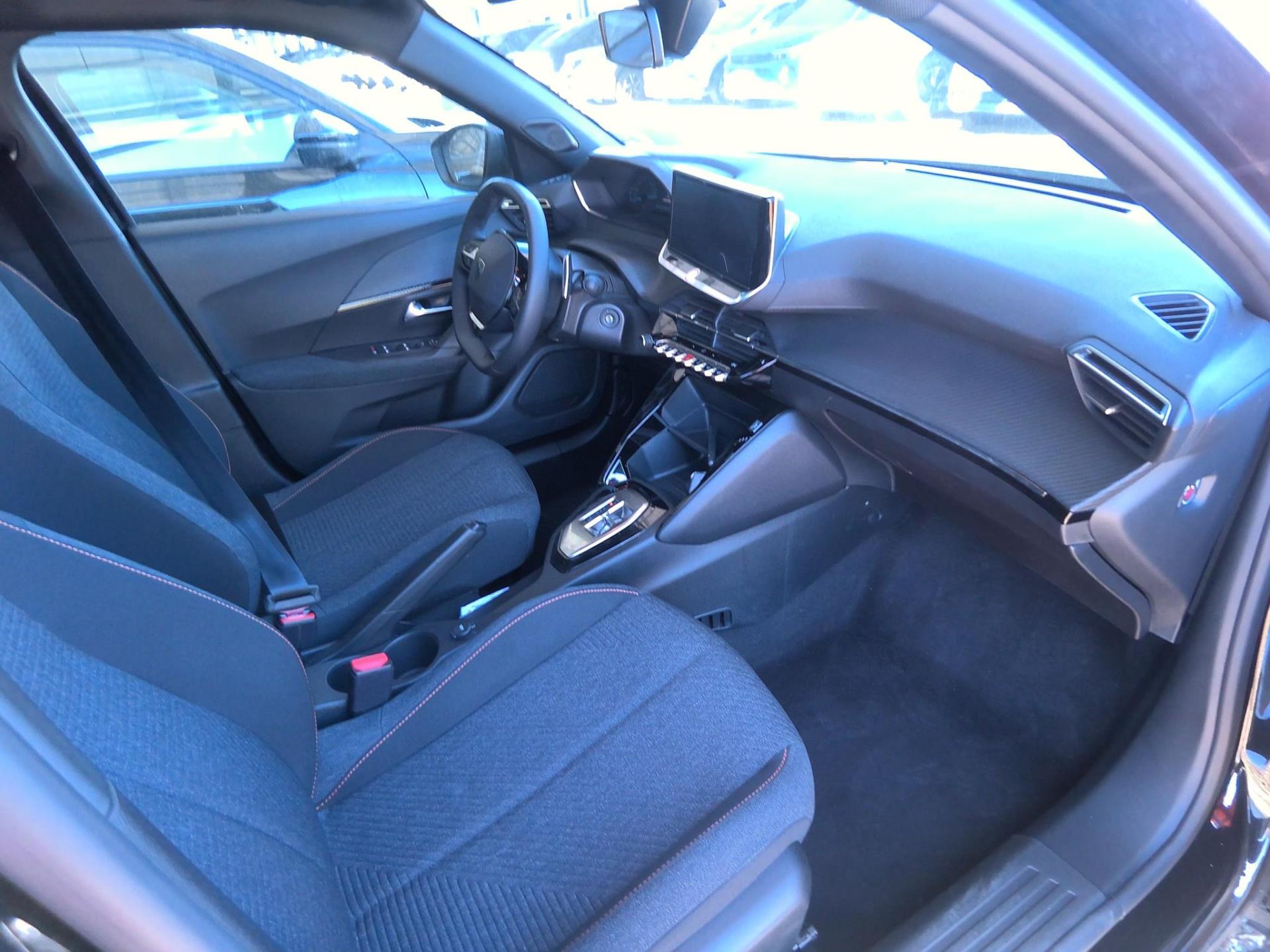 Peugeot 2008 Hybrid 145 e-DCS6 Style 2025
