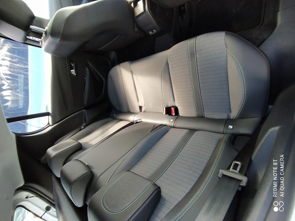 Foto Peugeot e-208 9