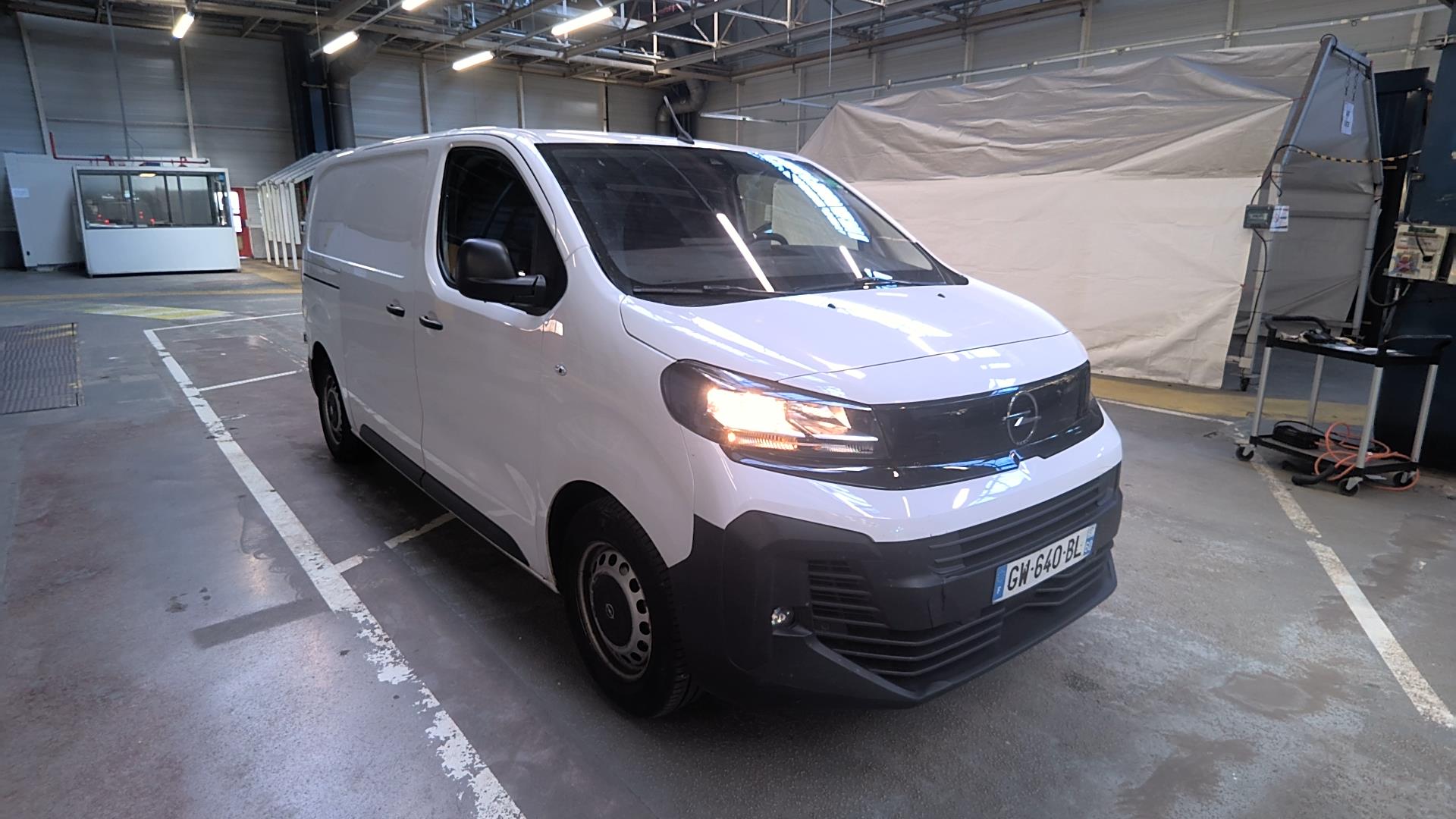 Opel VIVARO FGN TAILLE M BLUEHDI 145 BVM6 2024