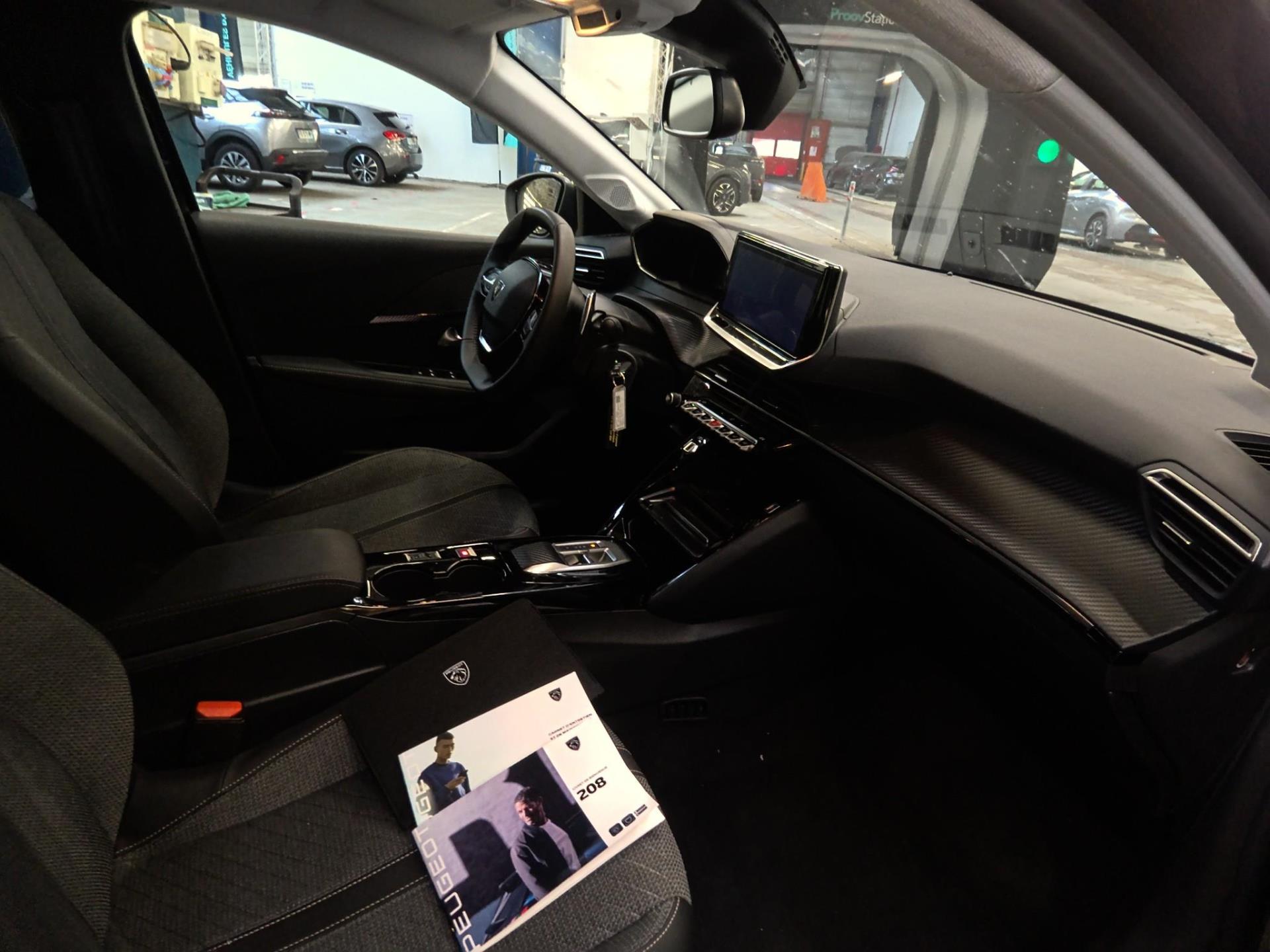 Peugeot 208 Hybrid 100 e-DCS6 Allure 2025