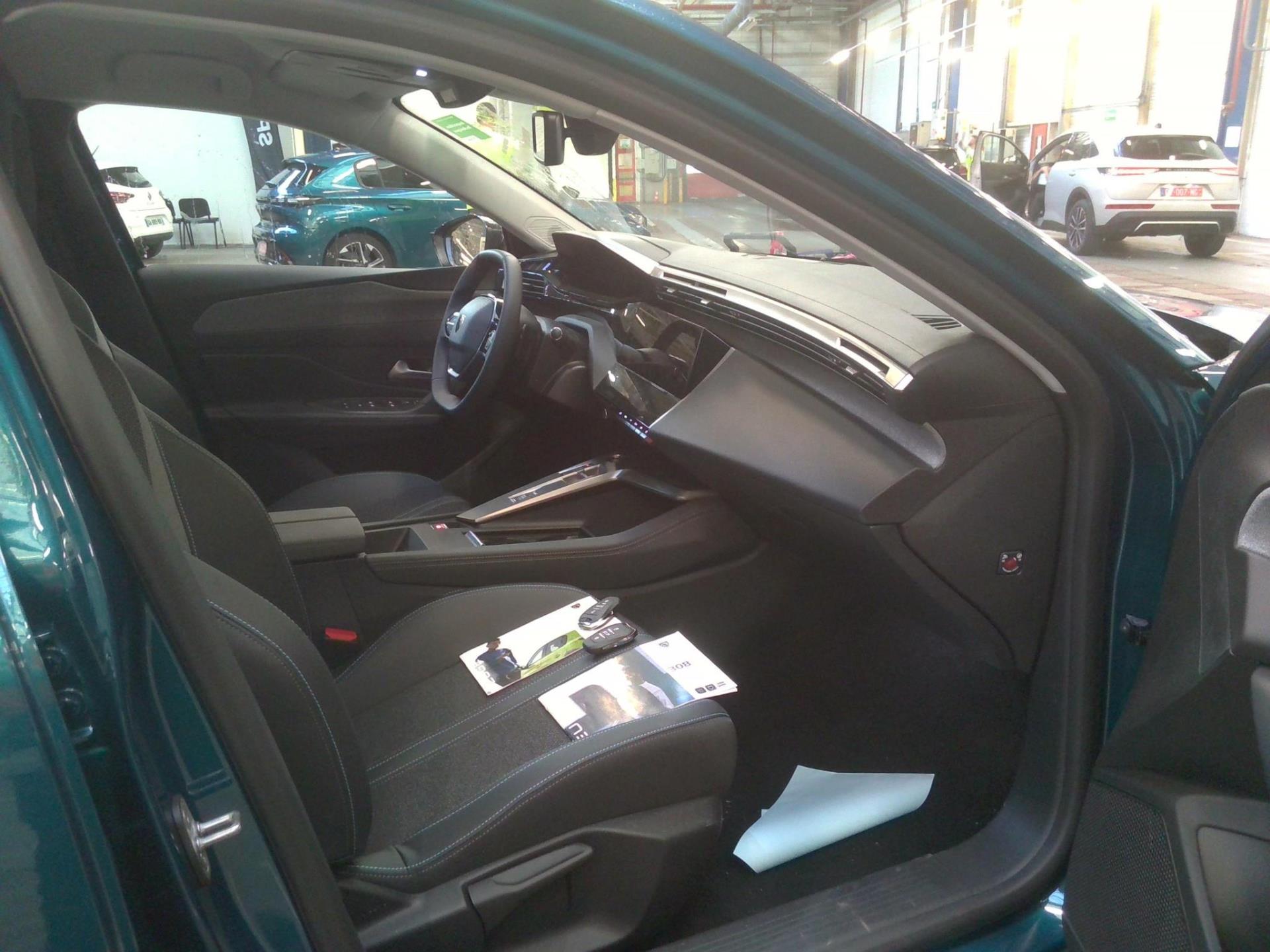 Peugeot 308 PHEV 180 e-EAT8 Allure 2024