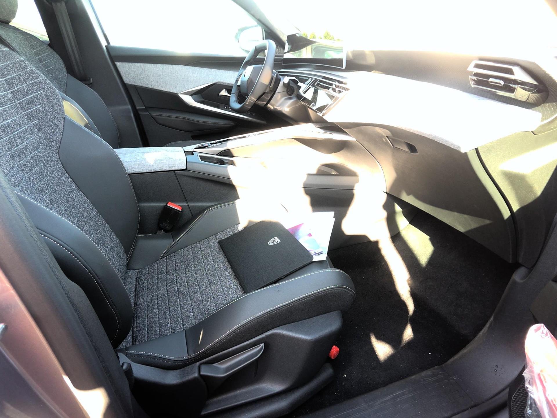 Peugeot 3008 Hybrid 145 e-DCS6 Allure 2025