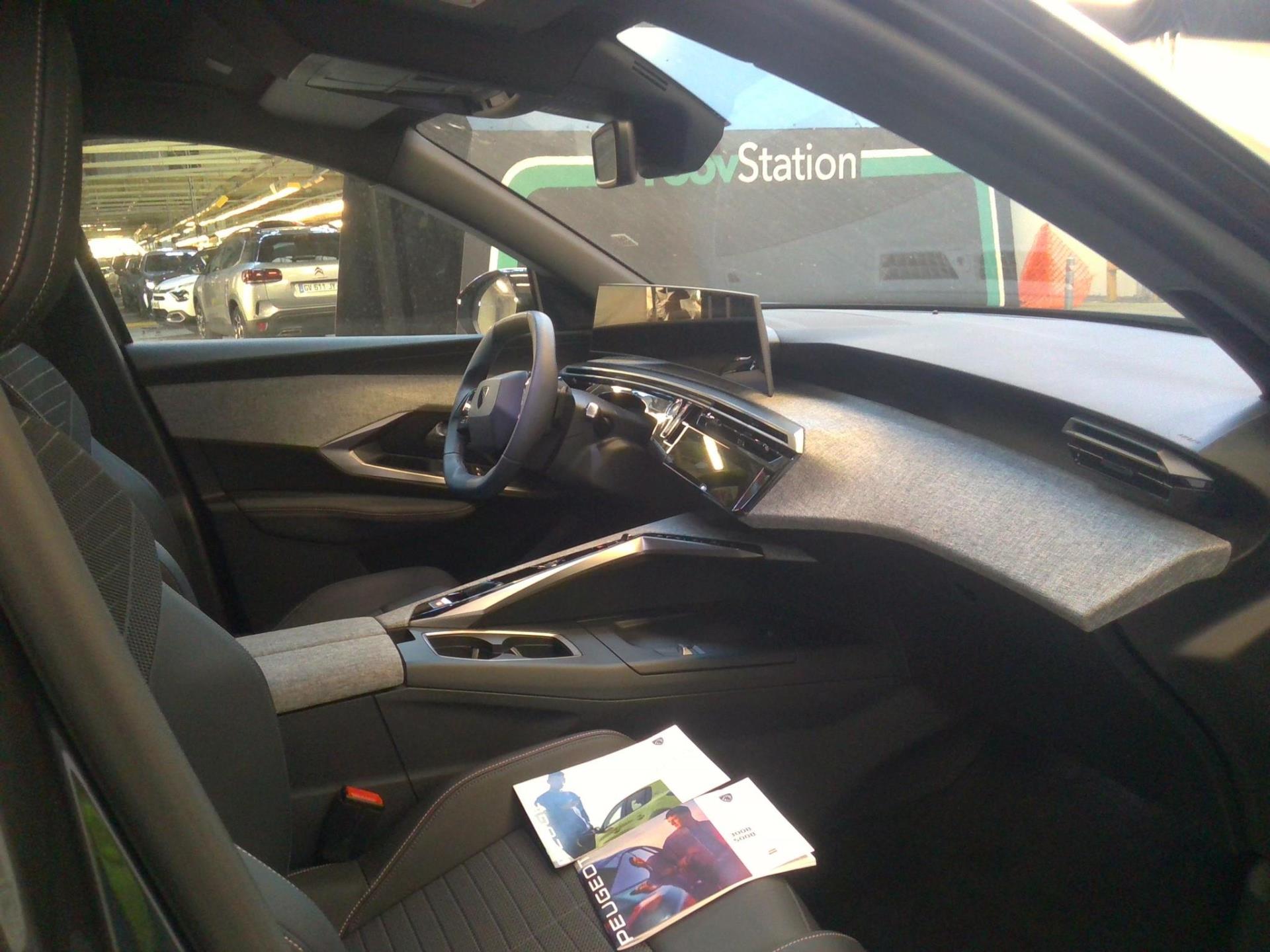 Peugeot 3008 Hybrid 136 e-DCS6 Allure 2024