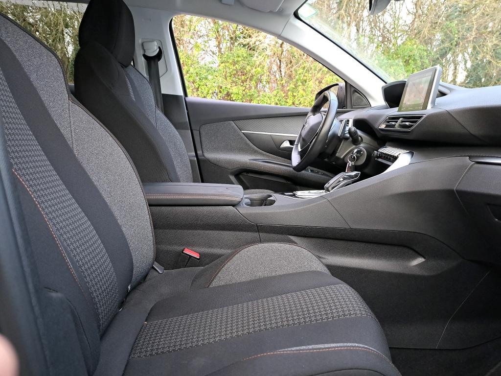 Peugeot 3008 BlueHDi 130ch S&S EAT8 Active Business 2020