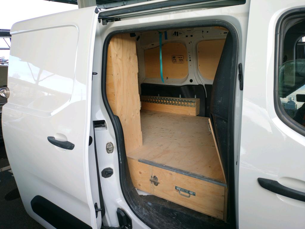 Peugeot PARTNER FOURGON STANDARD 1000 KG BLUEHDI 100 S&S BVM5 ASPHALT 2020