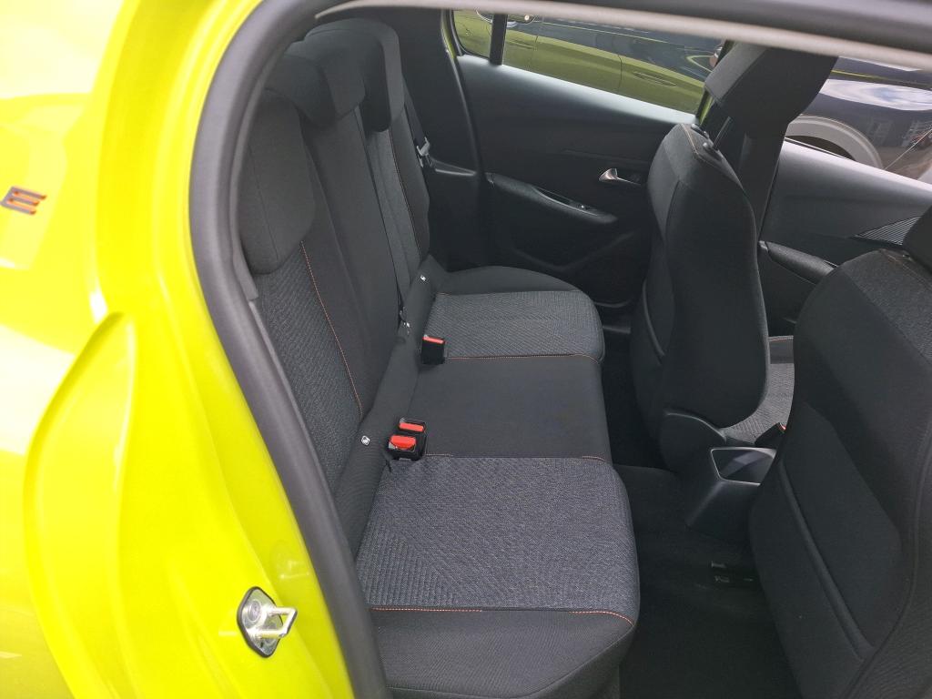 Peugeot 208 Hybrid 100 e-DCS6 Style 2025