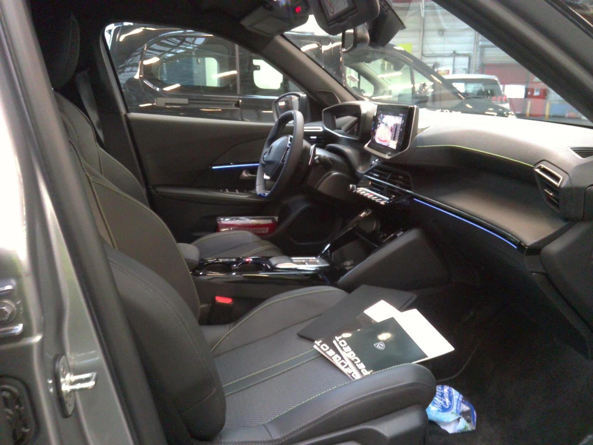 Peugeot 2008 Hybrid 136 e-DCS6 GT 2024