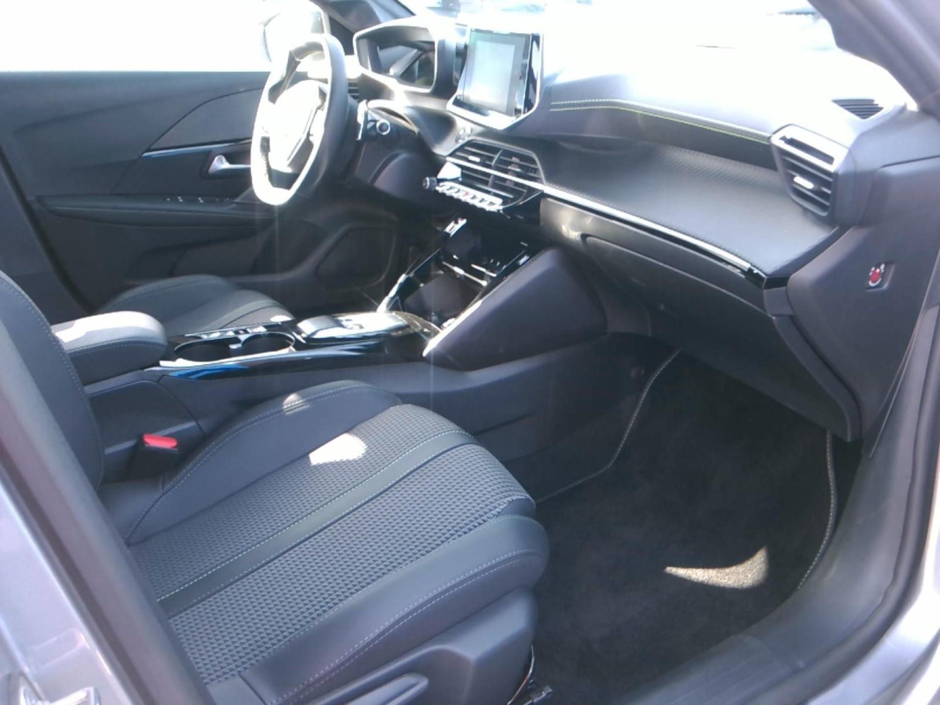 Peugeot 208 PureTech 130 S&S EAT8 GT 2023