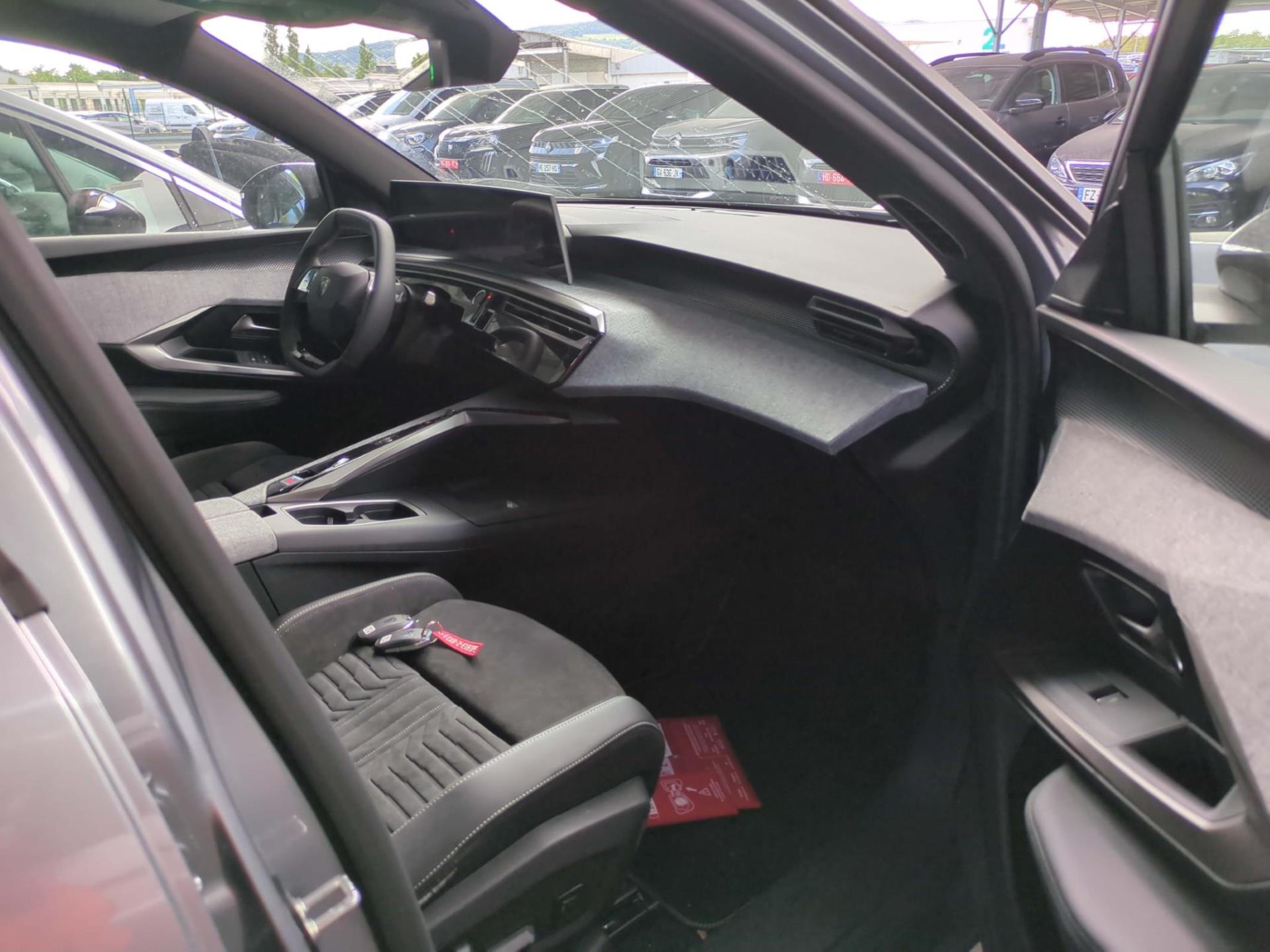 Peugeot 5008 Hybrid 145 e-DCS6 GT 2025