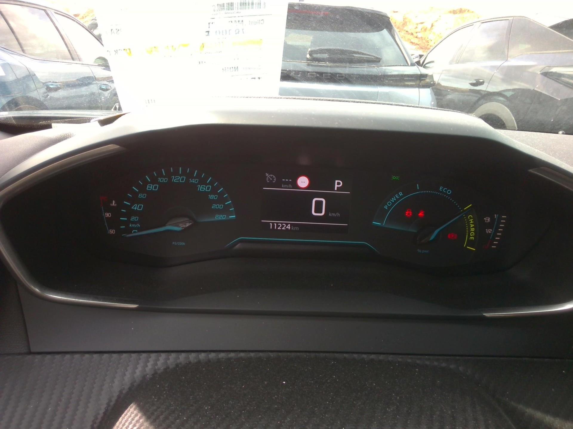 Peugeot 2008 Hybrid 145 e-DCS6 Style 2025