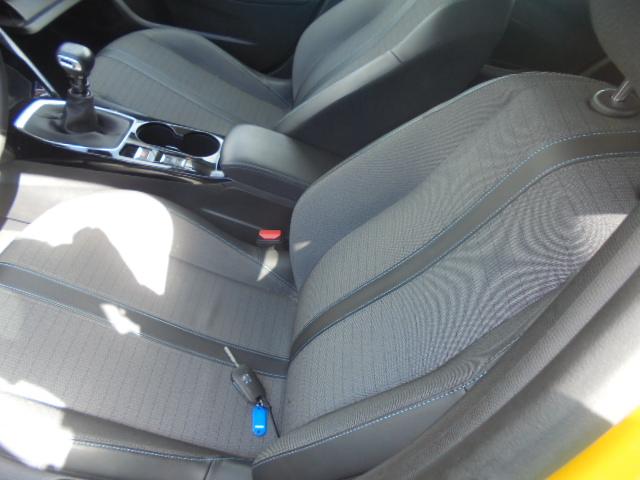 Foto Peugeot 208 12
