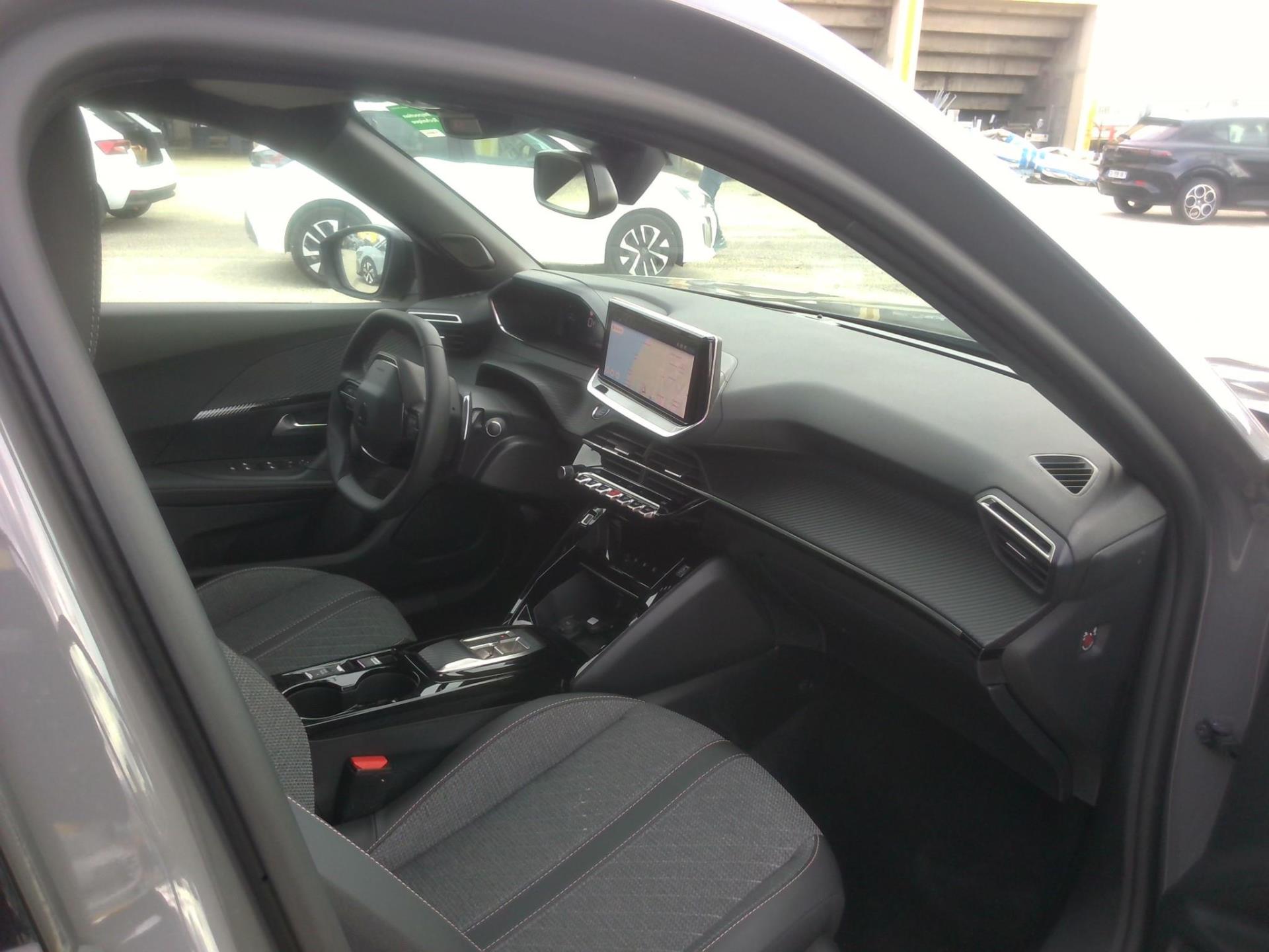 Peugeot 2008 Hybrid 136 e-DCS6 Allure 2024