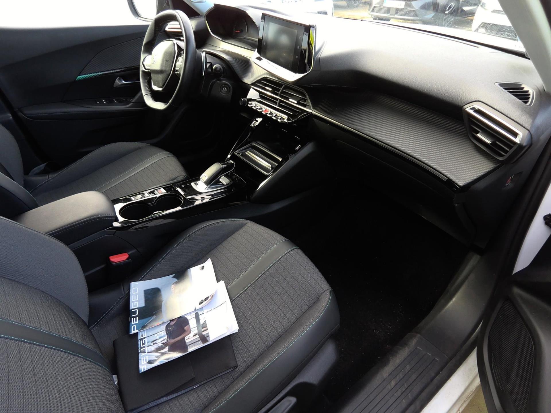 Peugeot 2008 BlueHDi 130 S&S EAT8 Allure 2022
