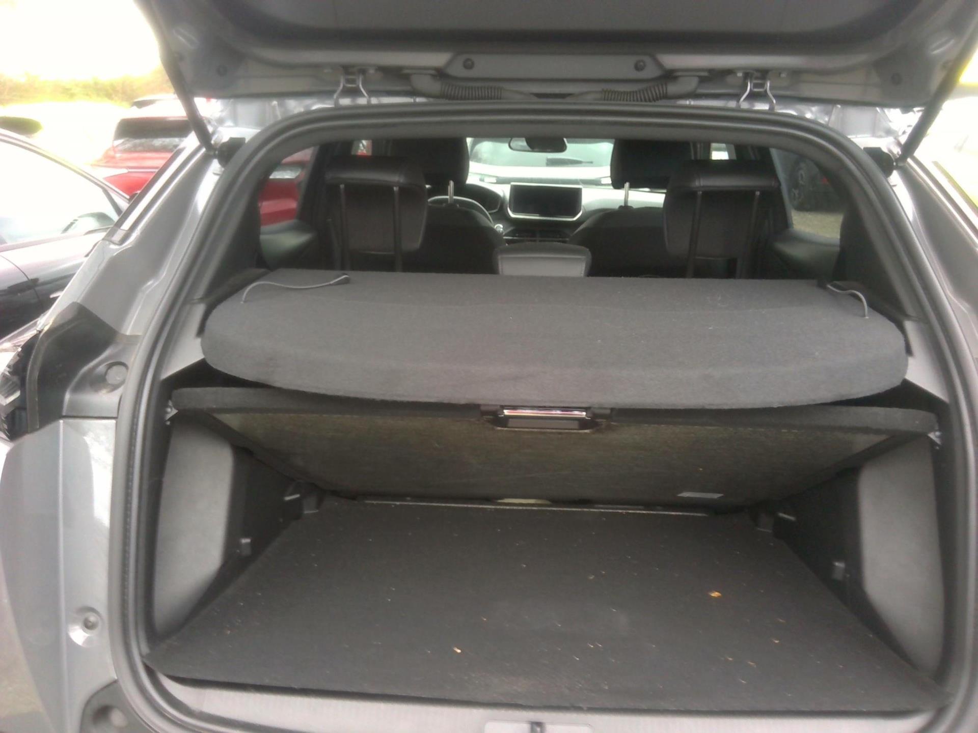 Peugeot 2008 Hybrid 136 e-DCS6 Allure 2024