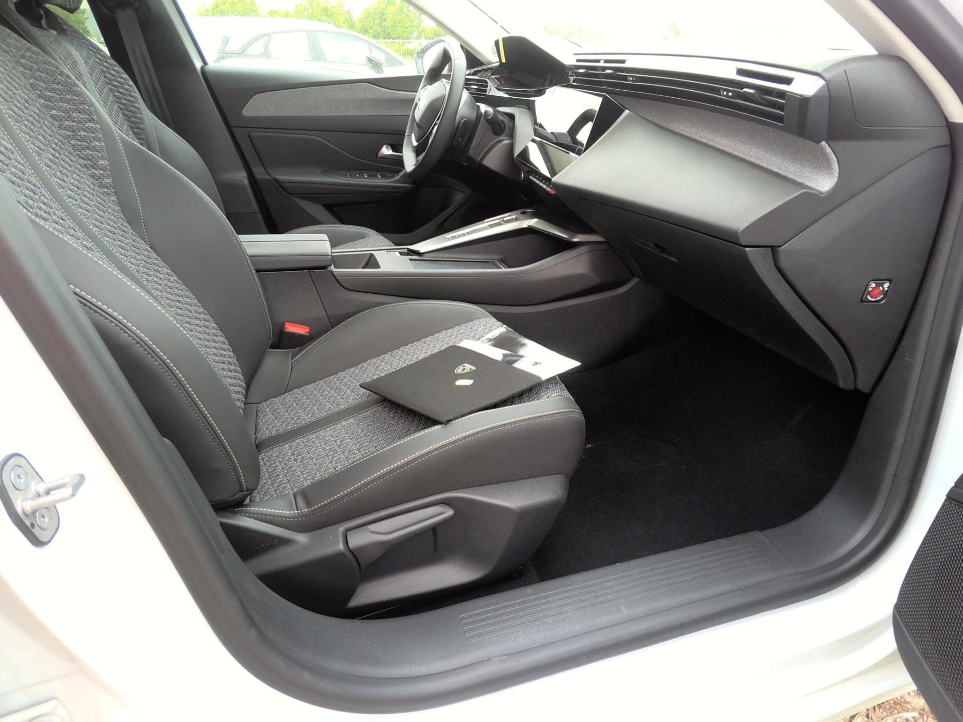 Peugeot 308 Plug-in Hybrid 195 ch e-DCS7 Allure 2025