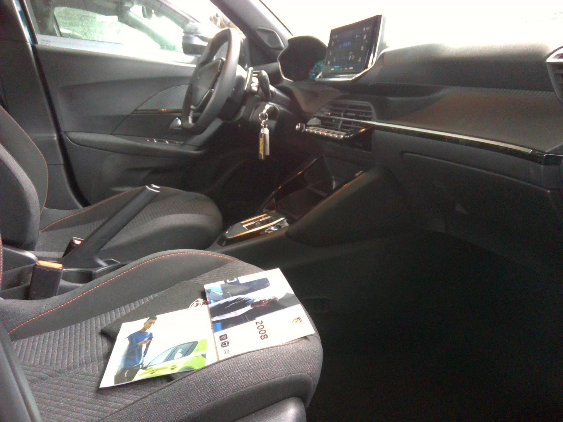 Peugeot 2008 Hybrid 145 e-DCS6 Style 2025
