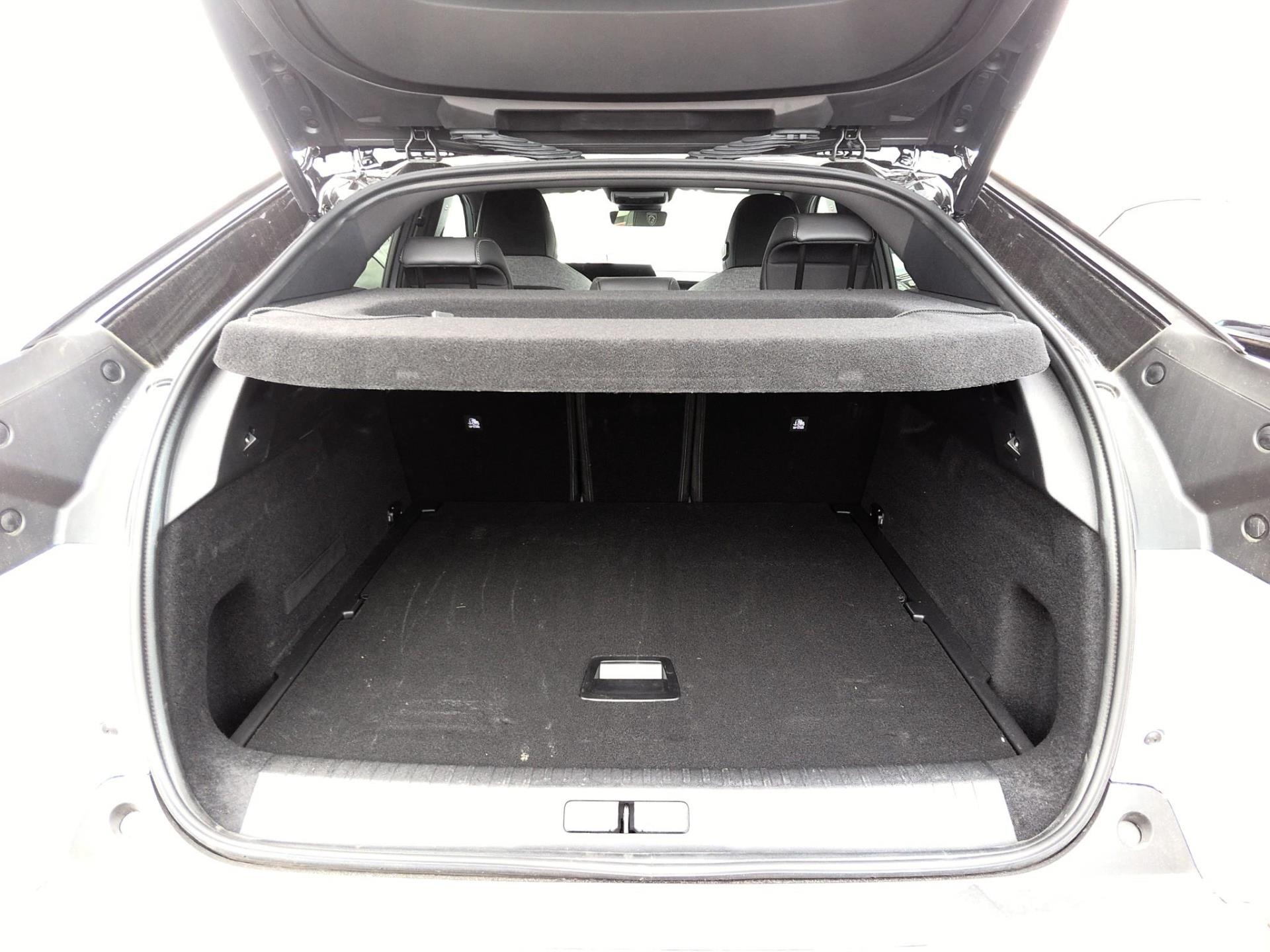 Peugeot 3008 Hybrid 136 e-DCS6 GT 2025