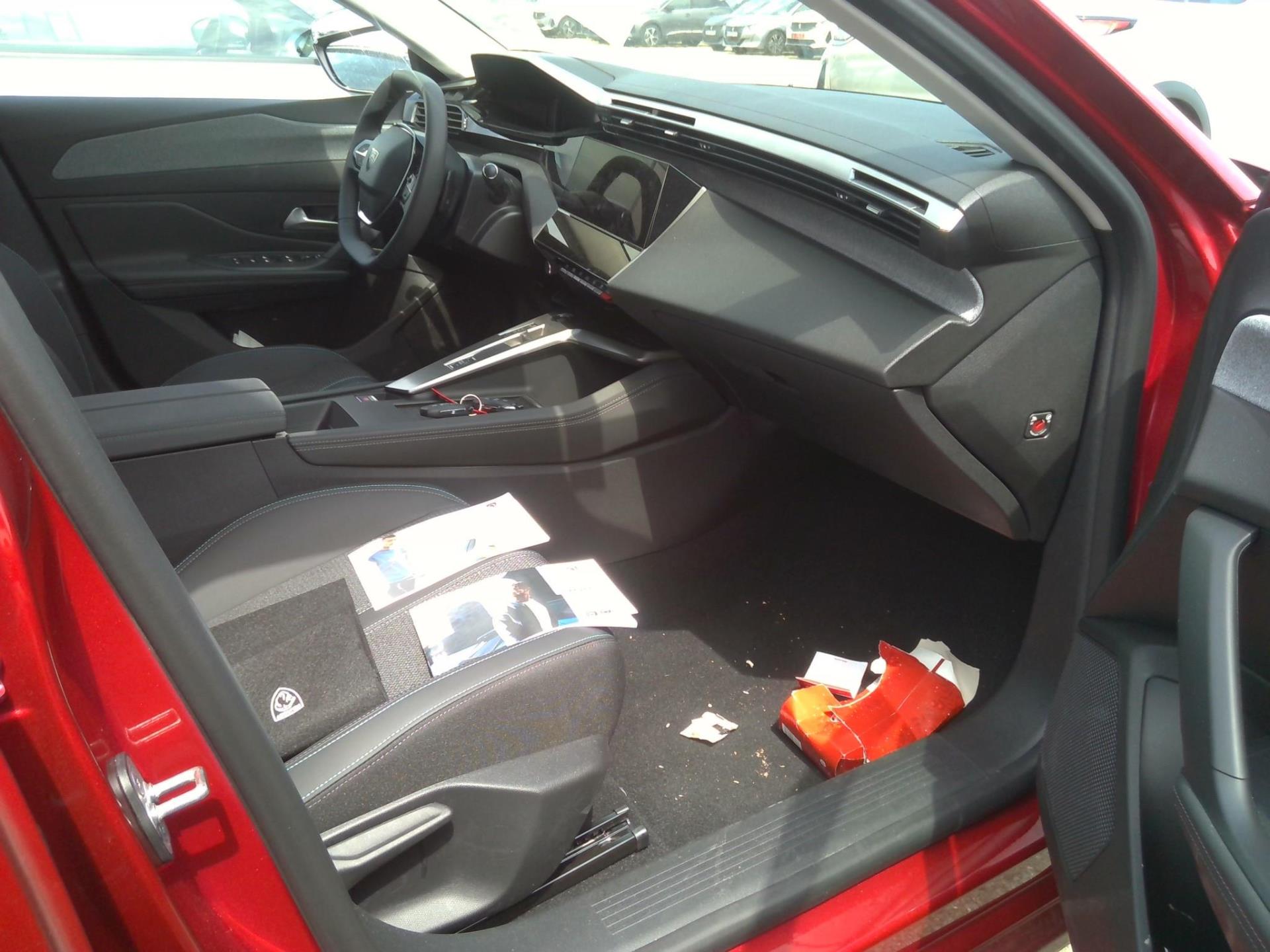 Peugeot 308 PHEV 180 e-EAT8 Allure 2024