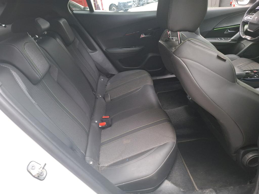 Peugeot 2008 PureTech 130 S&S EAT8 GT 2021