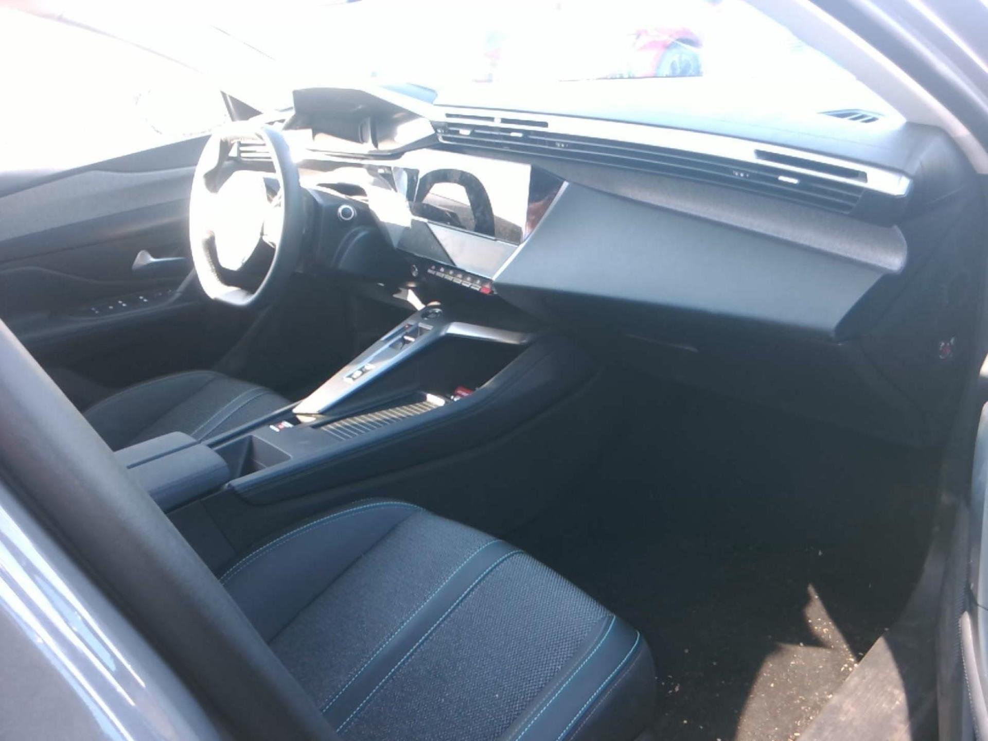 Peugeot 308 PHEV 180 e-EAT8 Allure 2024