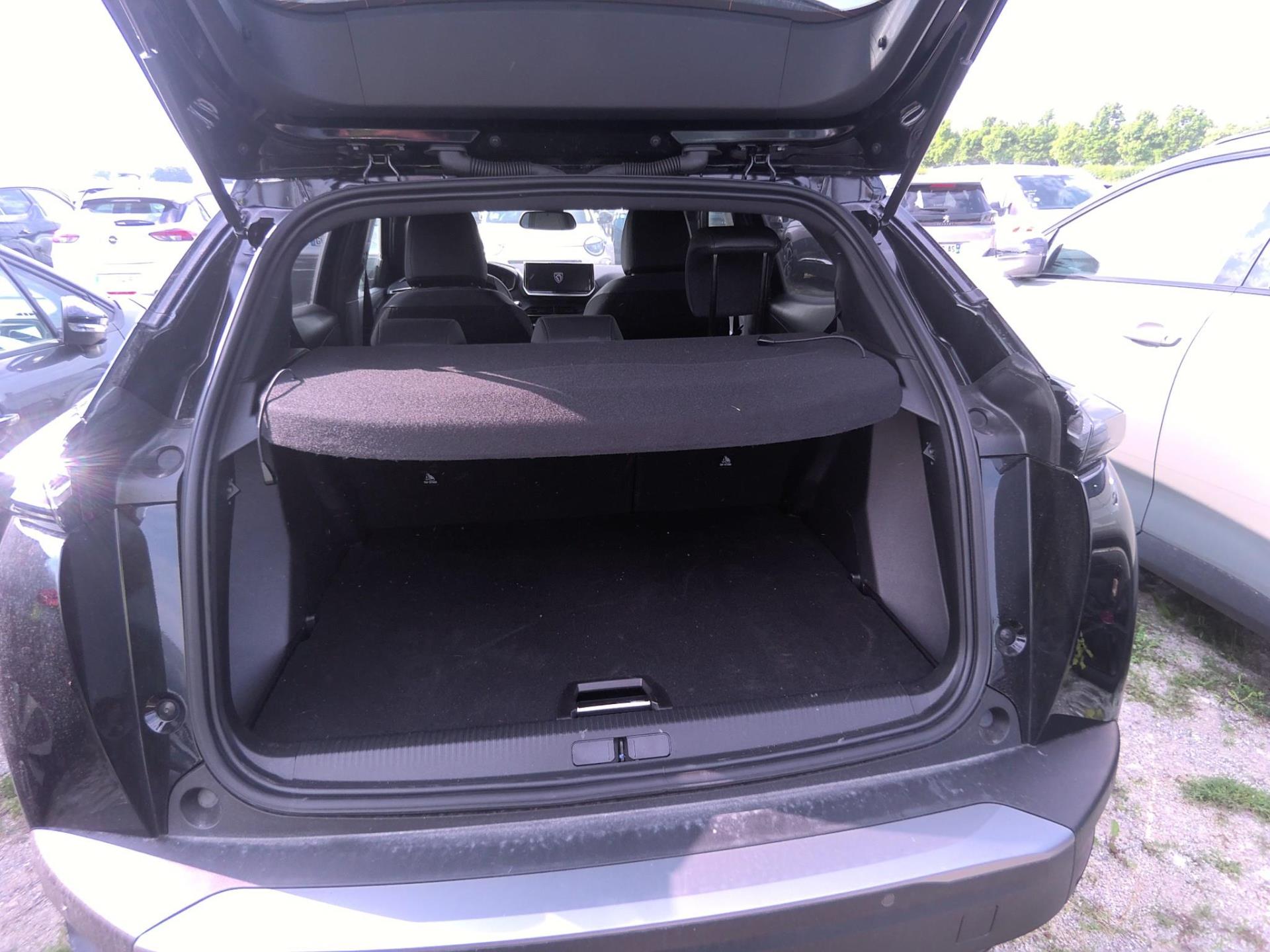 Peugeot 2008 Hybrid 136 e-DCS6 Allure 2025