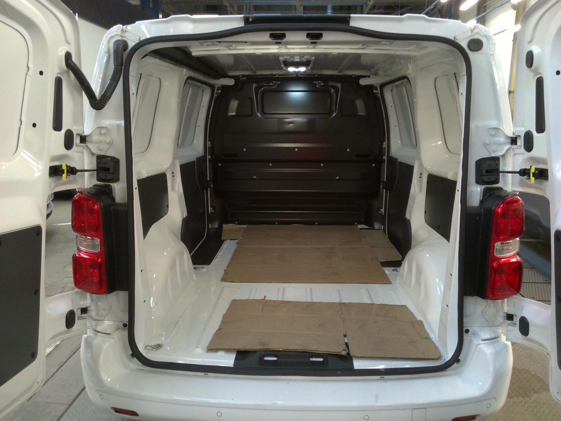 Peugeot EXPERT FGN TOLE STANDARD ELECTRIQUE 75KWH 136 ASPHALT 2022