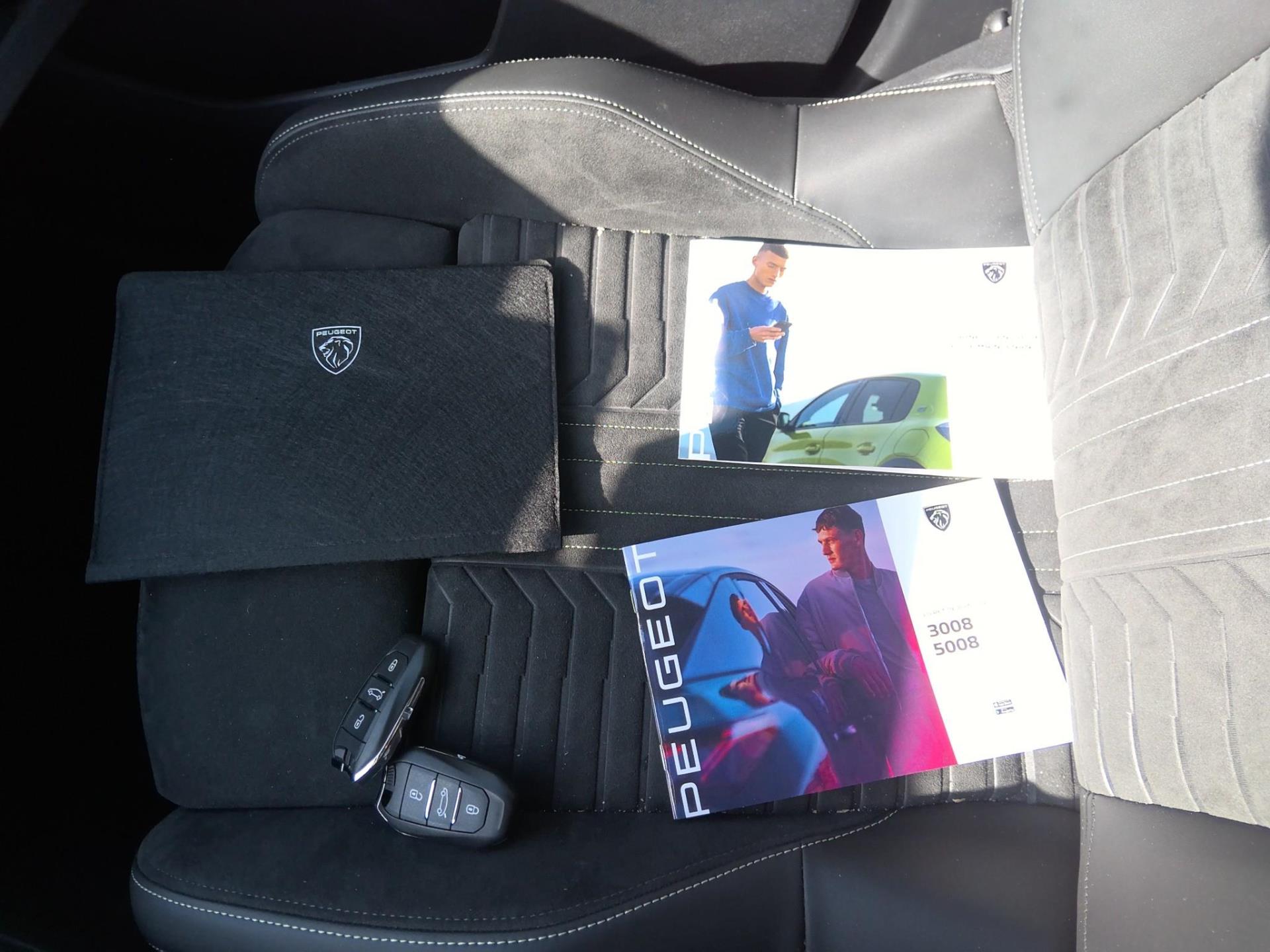 Peugeot 5008 Hybrid 136 e-DCS6 GT 2025